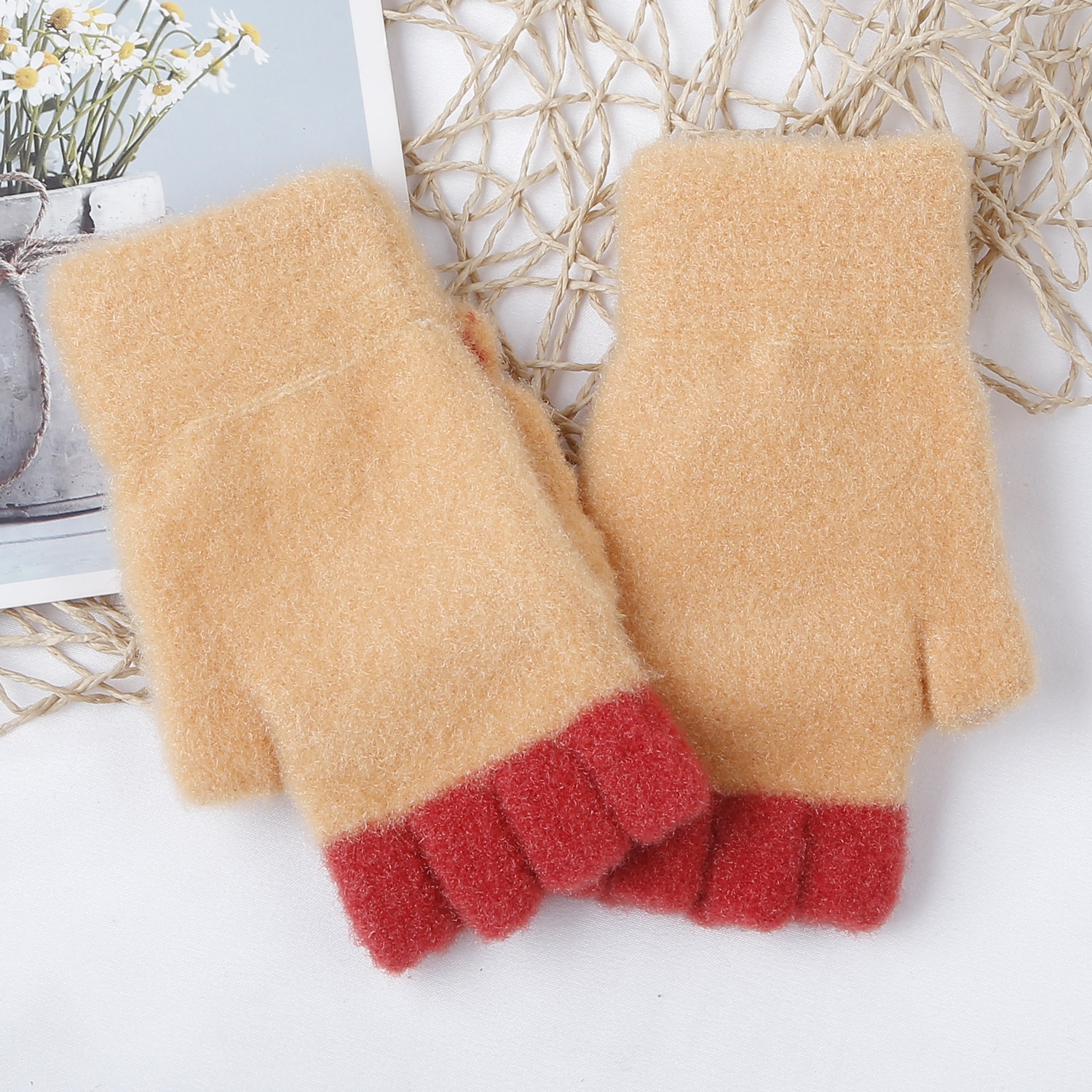 Găng tay KidsPlaza hình gấu xỏ ngón 25K-G04 (Vàng)