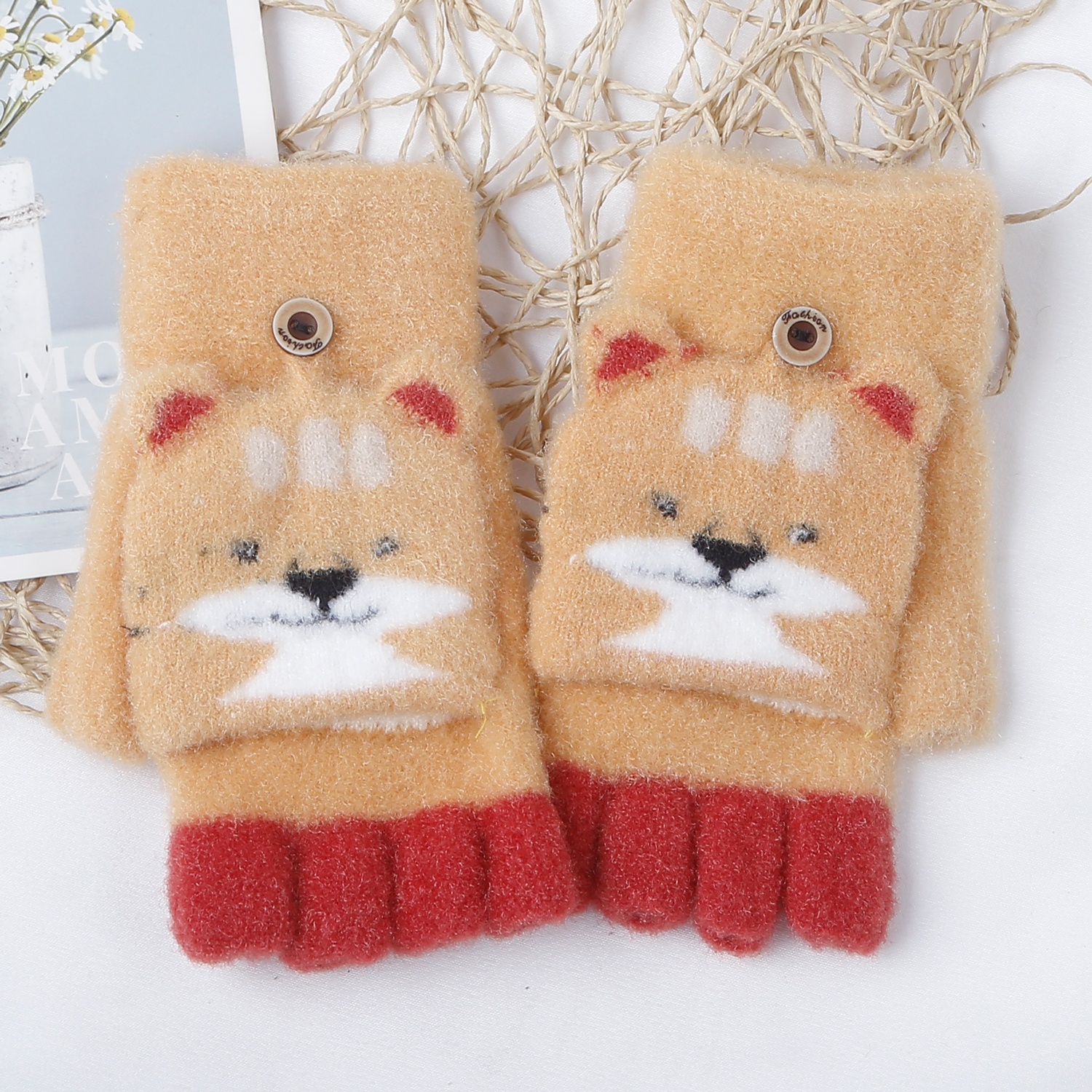 Găng tay KidsPlaza hình gấu xỏ ngón 25K-G04 (Vàng)