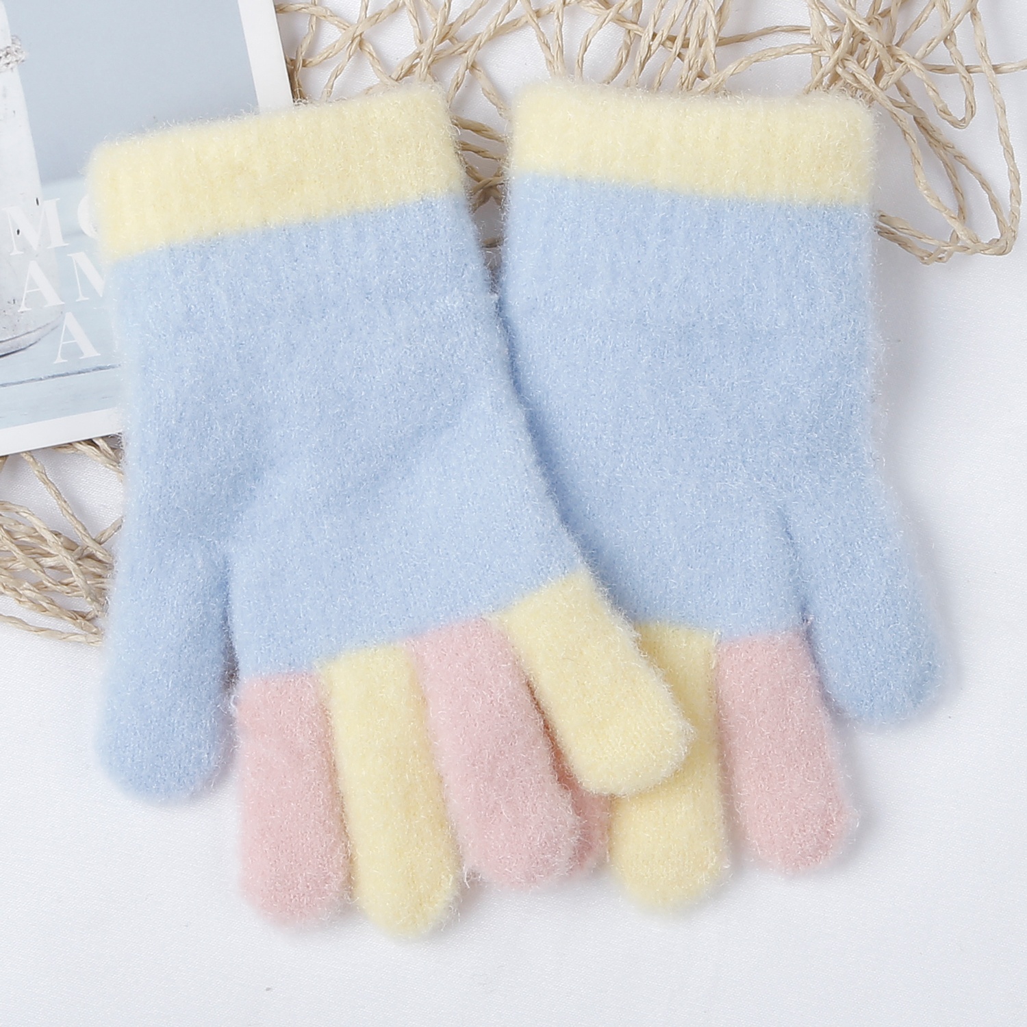 Găng tay KidsPlaza hình thỏ 25K-G01 (Xanh) hình 2