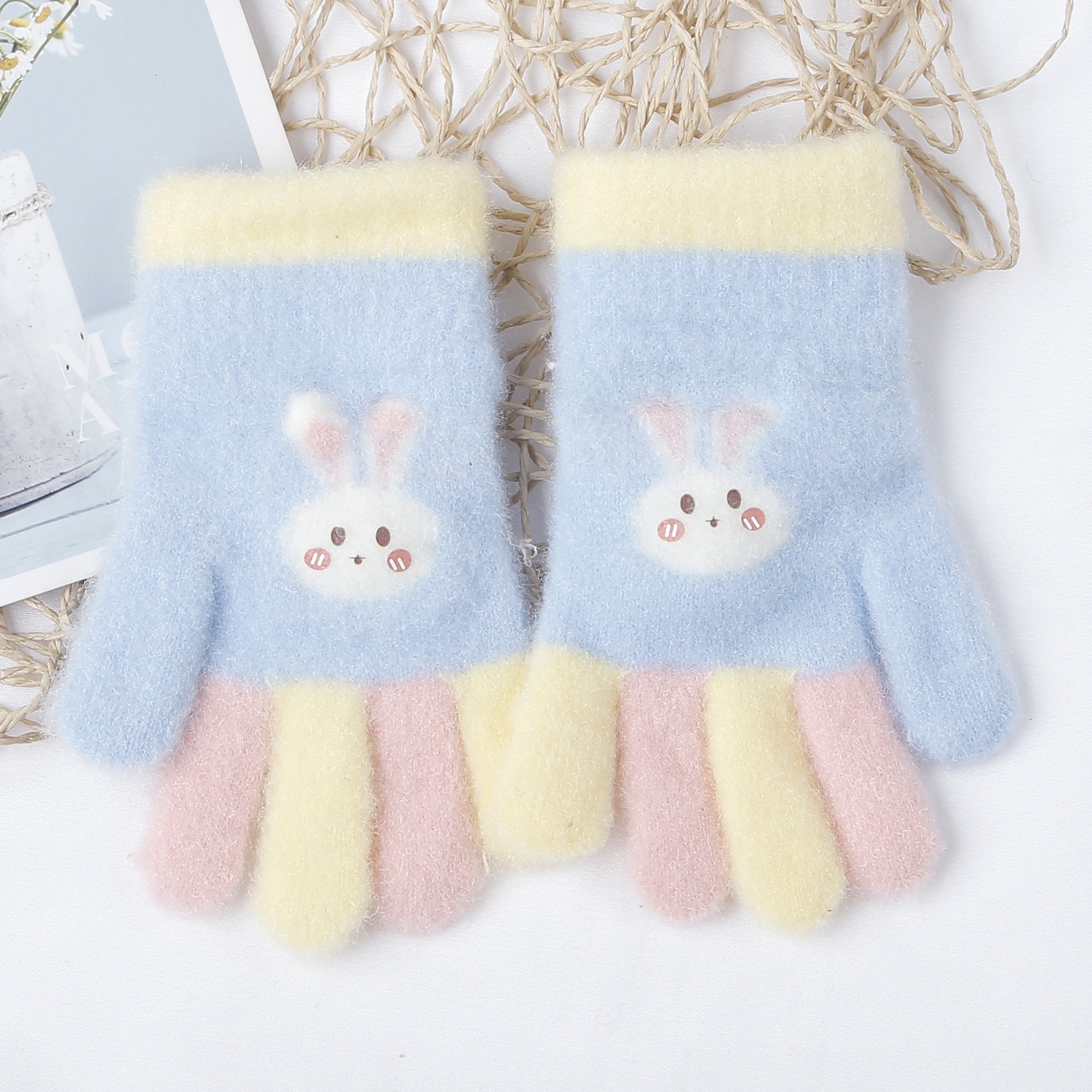 Găng tay KidsPlaza hình thỏ 25K-G01 (Xanh) hình 1