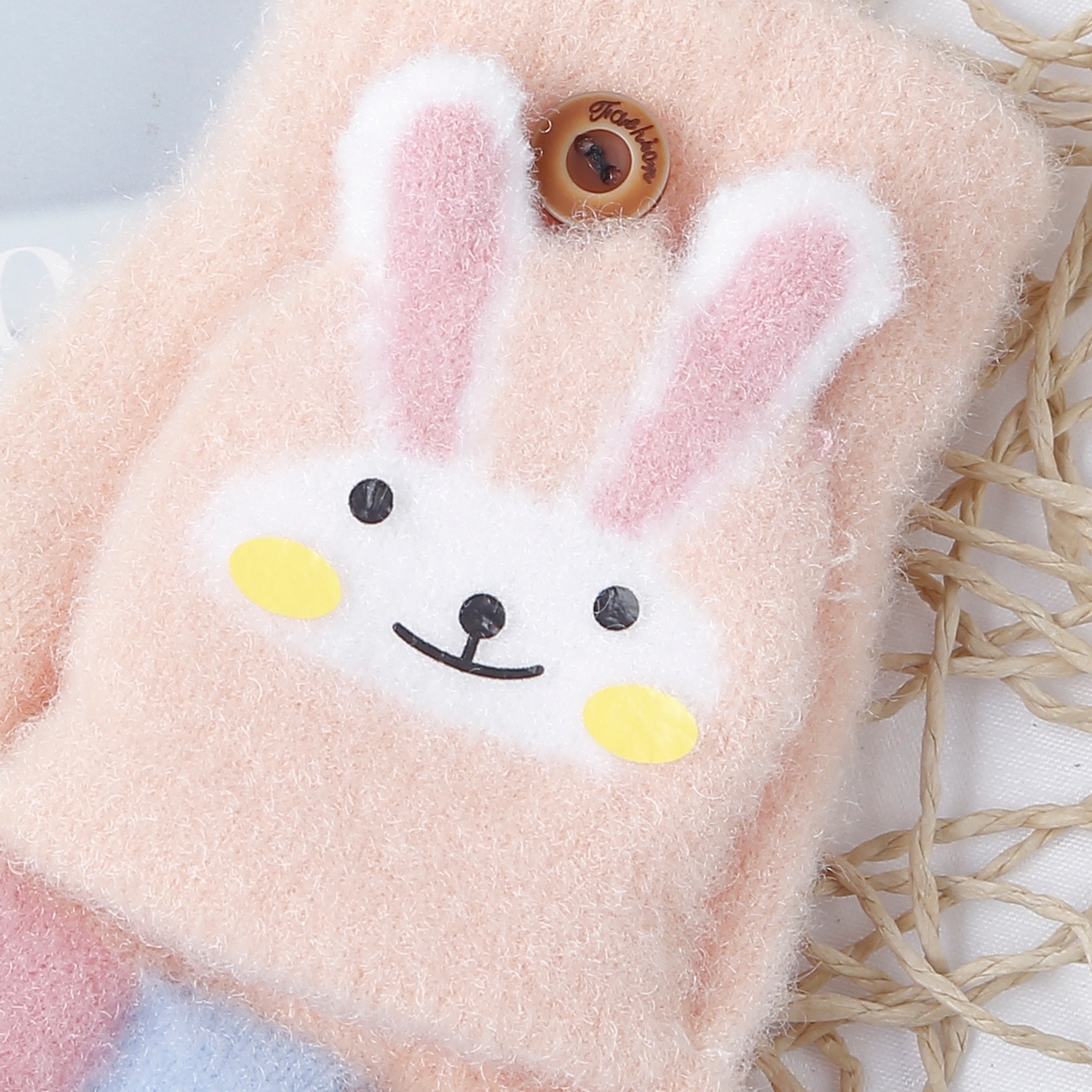 Găng tay KidsPlaza hình thỏ xỏ ngón 25K-G03 (Hồng nhạt)