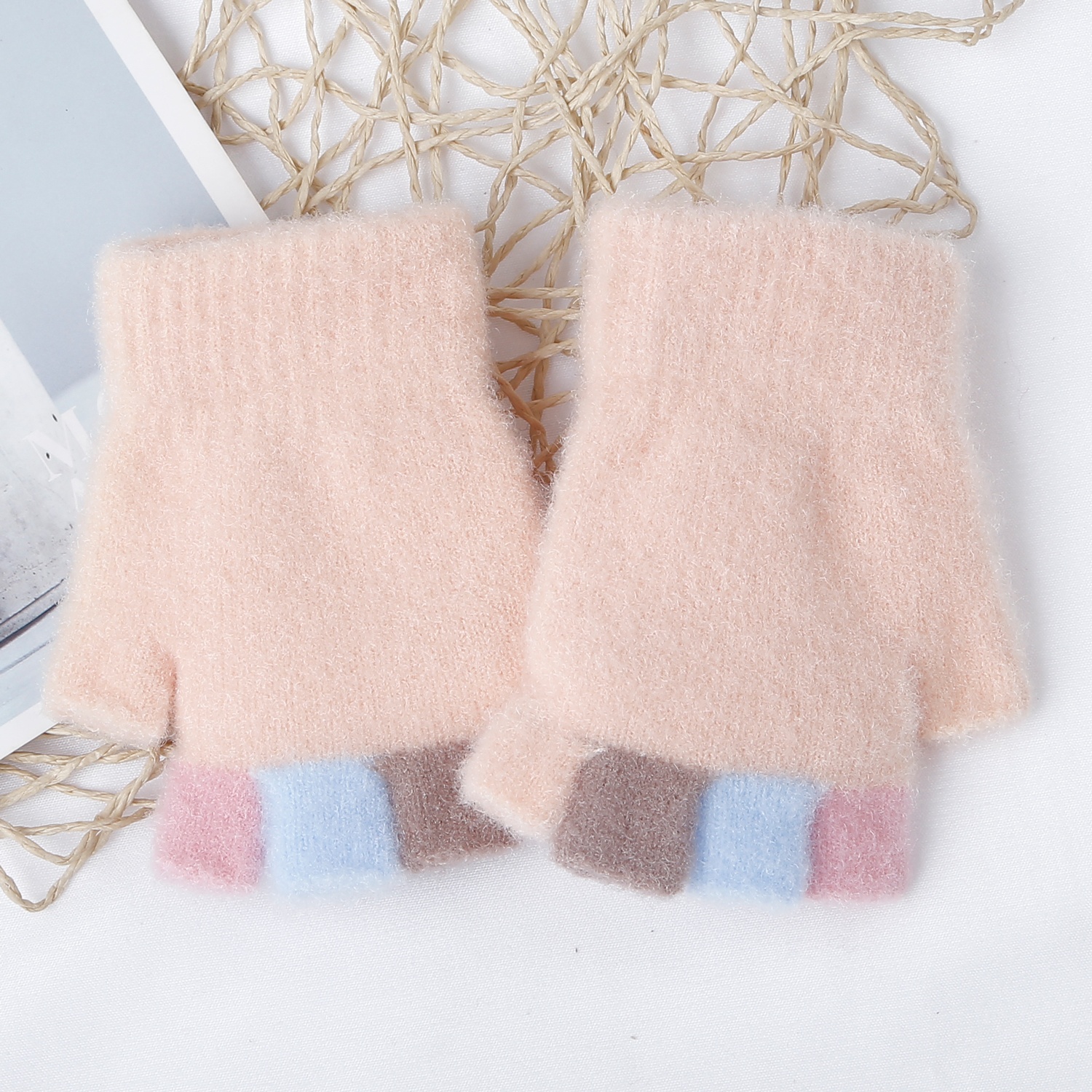 Găng tay KidsPlaza hình thỏ xỏ ngón 25K-G03 (Hồng nhạt)