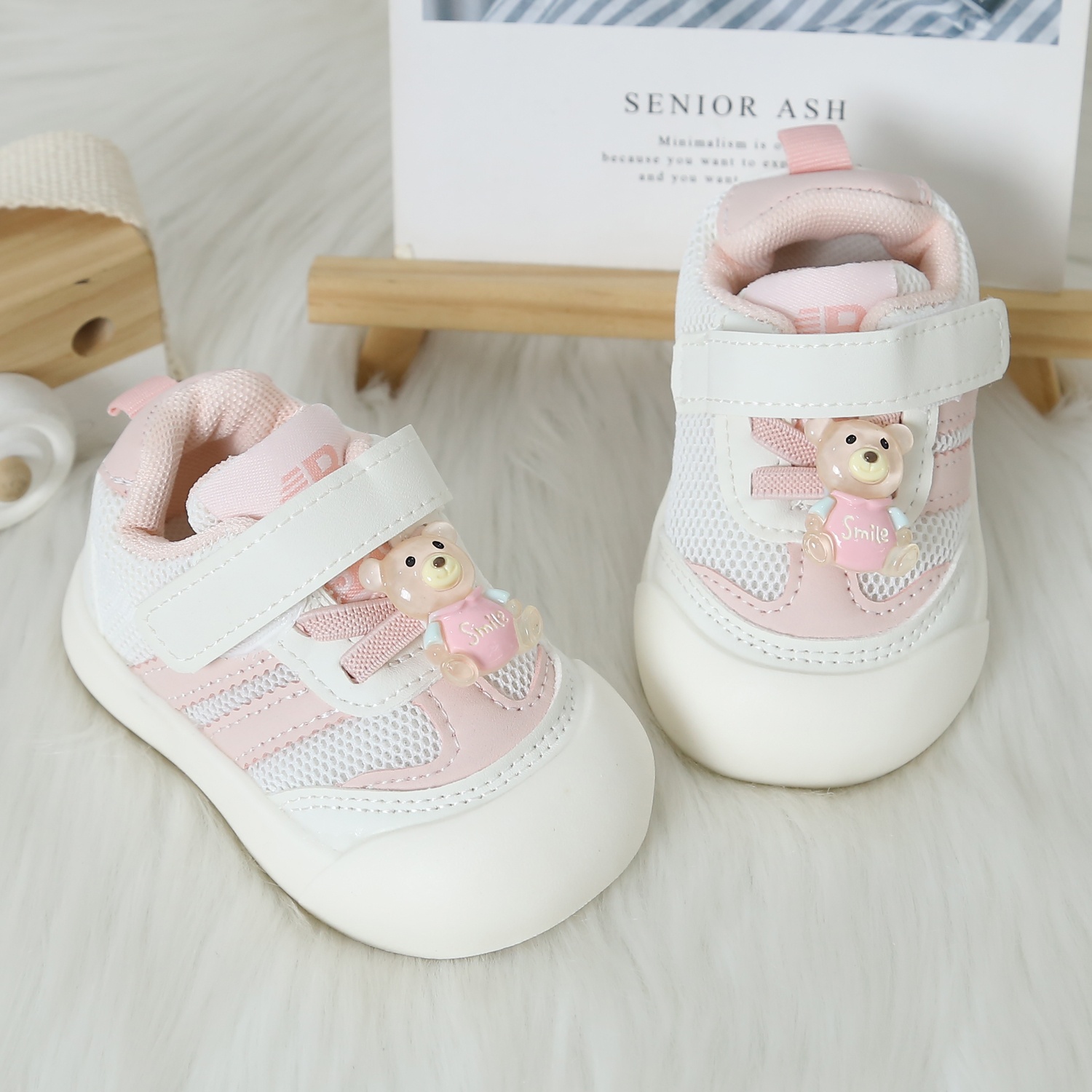 Giày tập đi đính gấu Mamago 24M-S7 (Hồng) hình 1