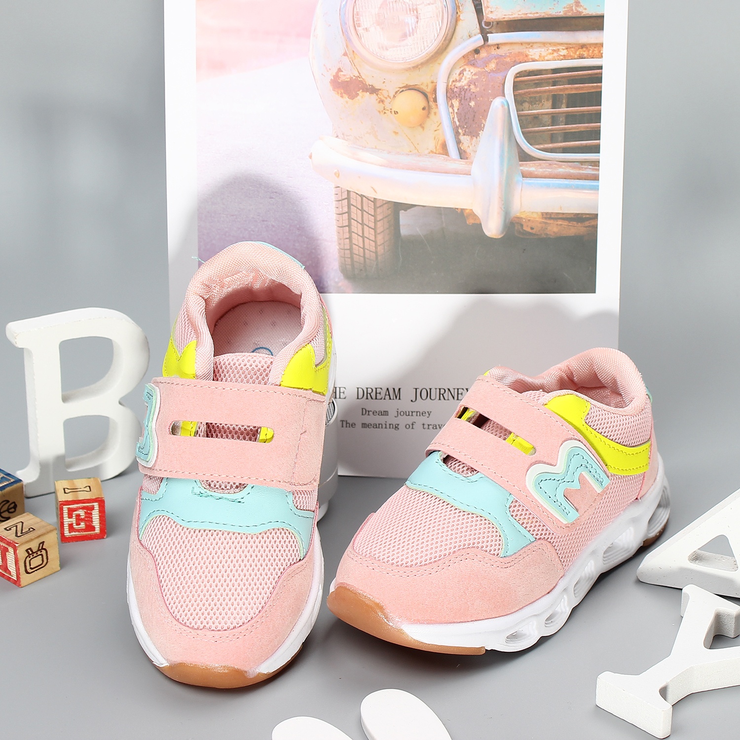 Giày thời trang bé gái Mamago kèm đèn LED HW4 hình 4