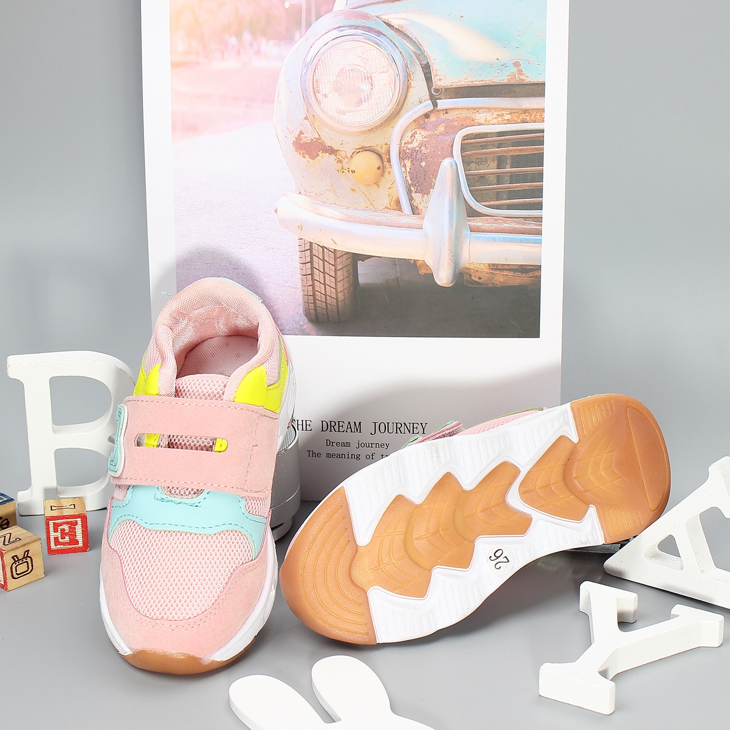 Giày thời trang bé gái Mamago kèm đèn LED HW4 hình 1