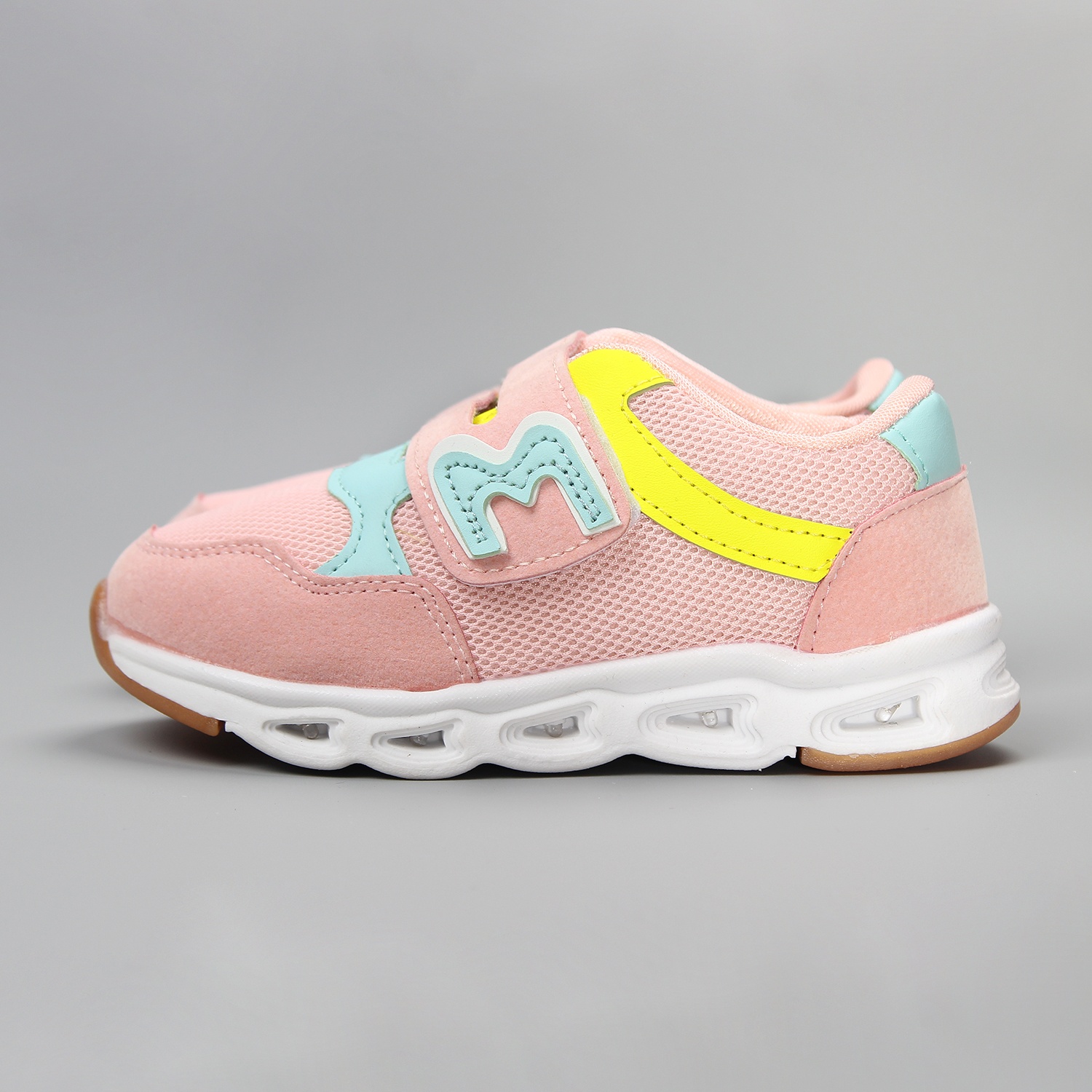 Giày thời trang bé gái Mamago kèm đèn LED HW4 hình 3