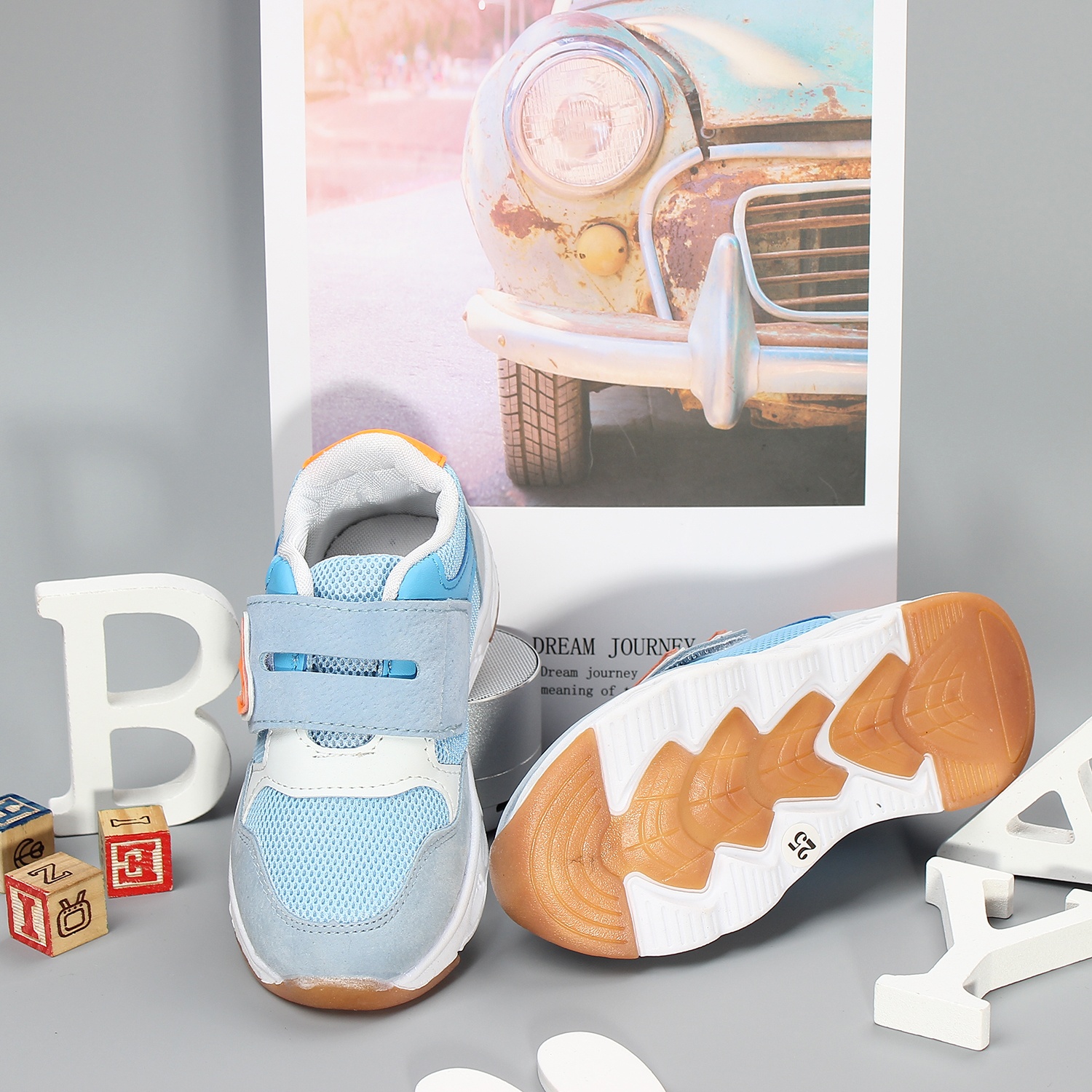 Giày thời trang bé trai Mamago kèm đèn LED HW12 hình 1