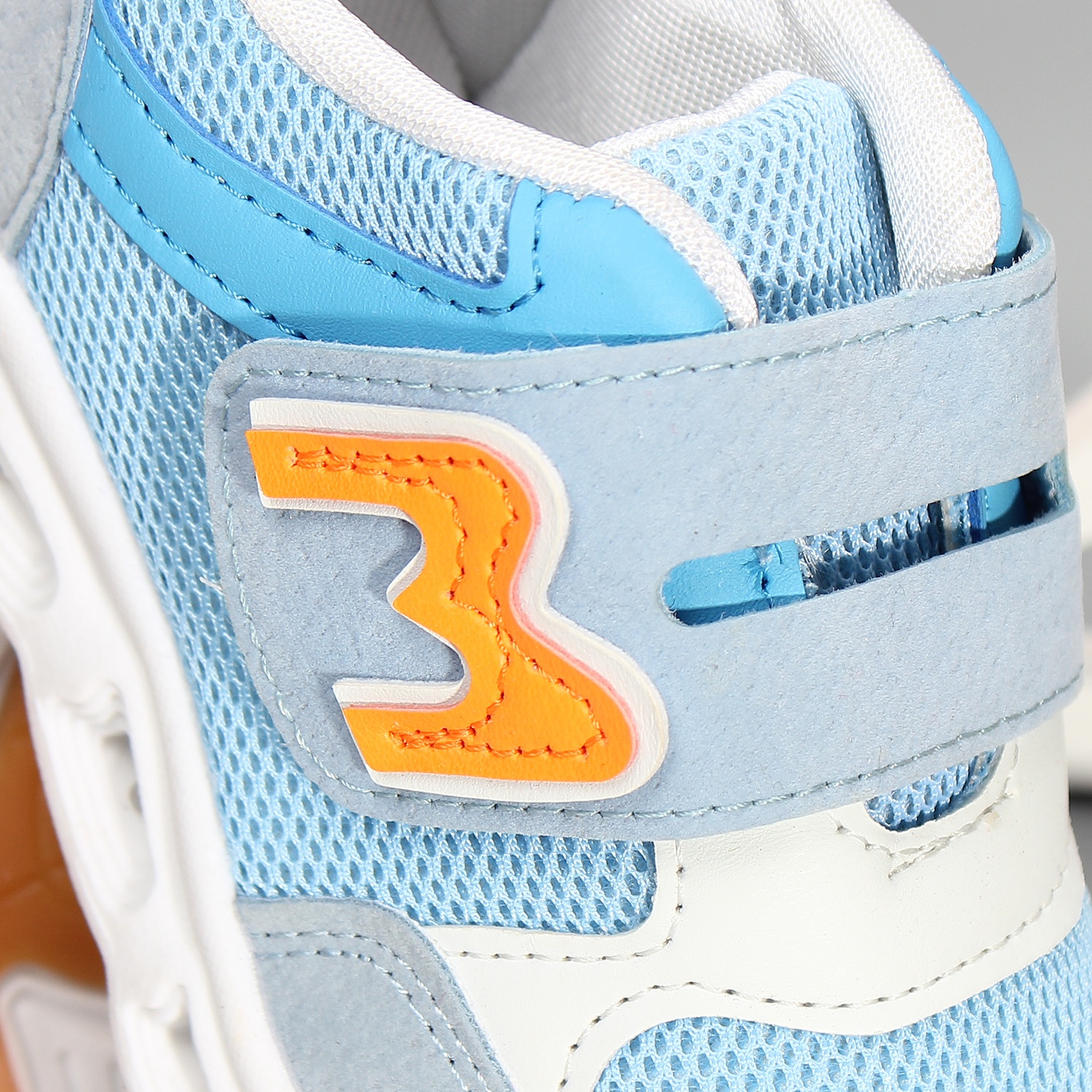 Giày thời trang bé trai Mamago kèm đèn LED HW12 hình 2