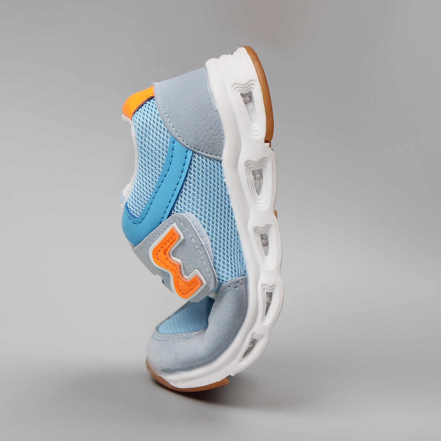 Giày thời trang bé trai Mamago kèm đèn LED HW12 hình 4