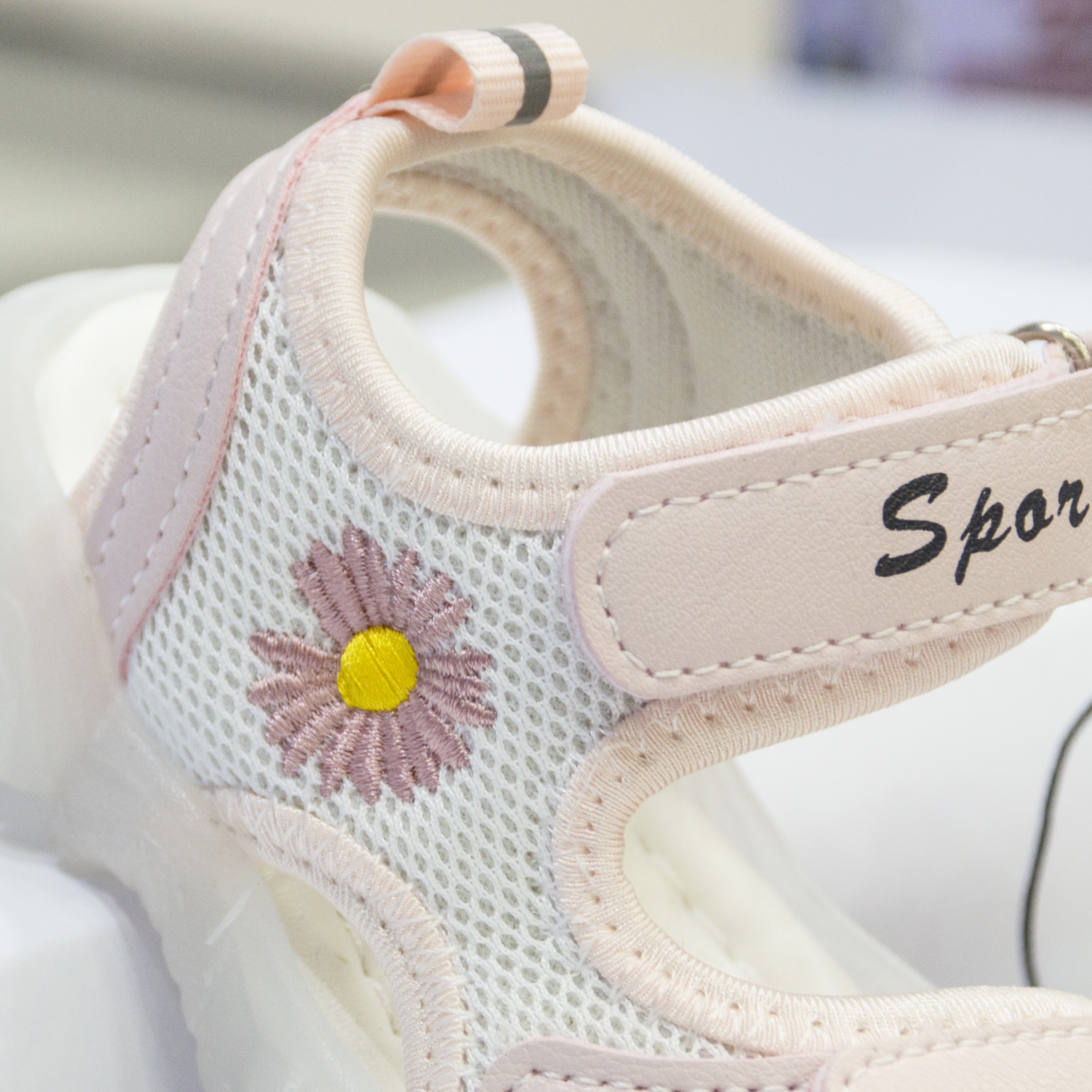 Sandal thêu hoa cúc hồng AC hình 3