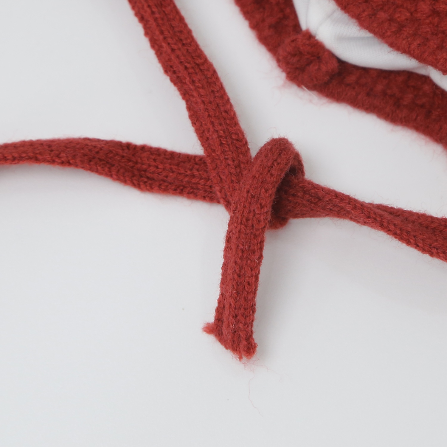 Mũ len kẻ ngang đính gấu 24K-B02 ( Đỏ )