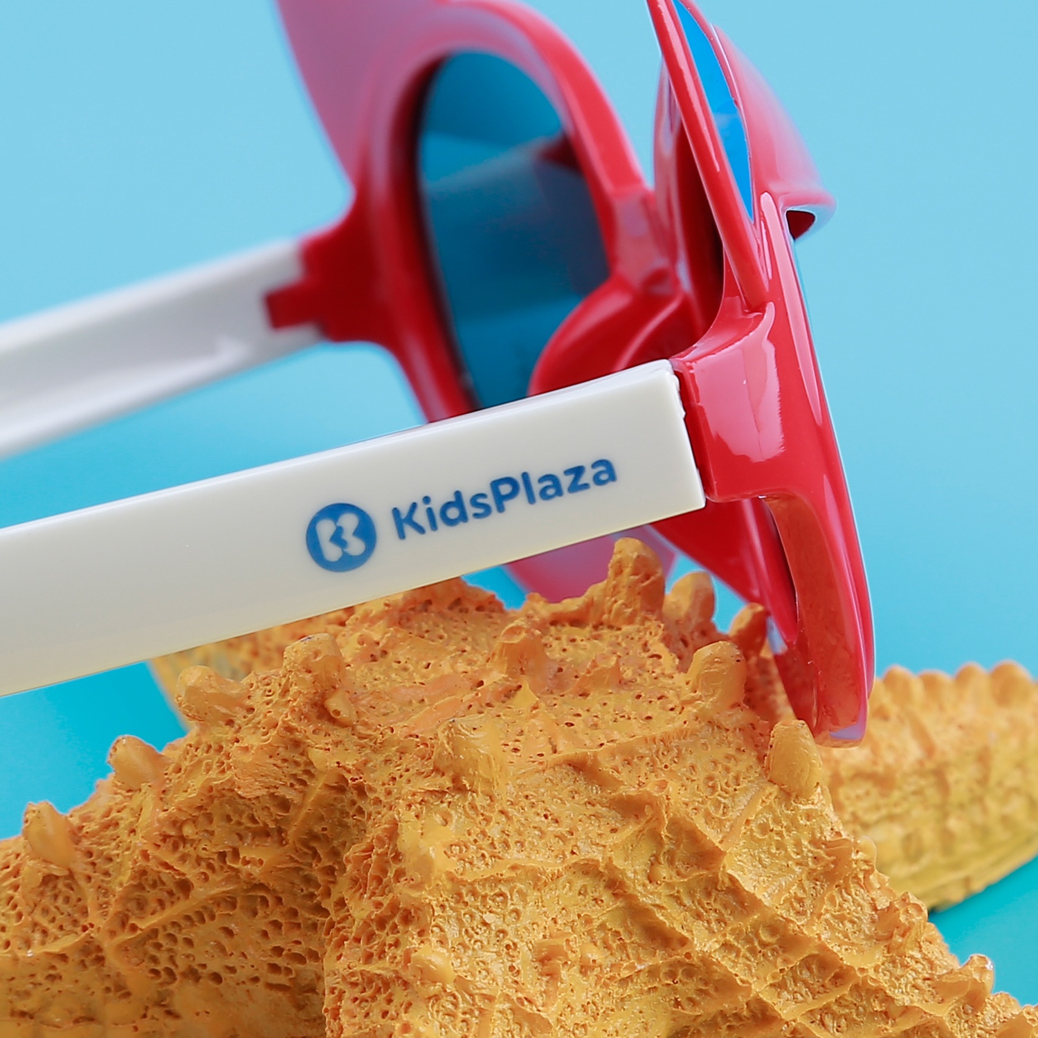 Kính râm cho bé KidsPlaza thiết kế thân hình gọng chắc chắn, dẻo dai