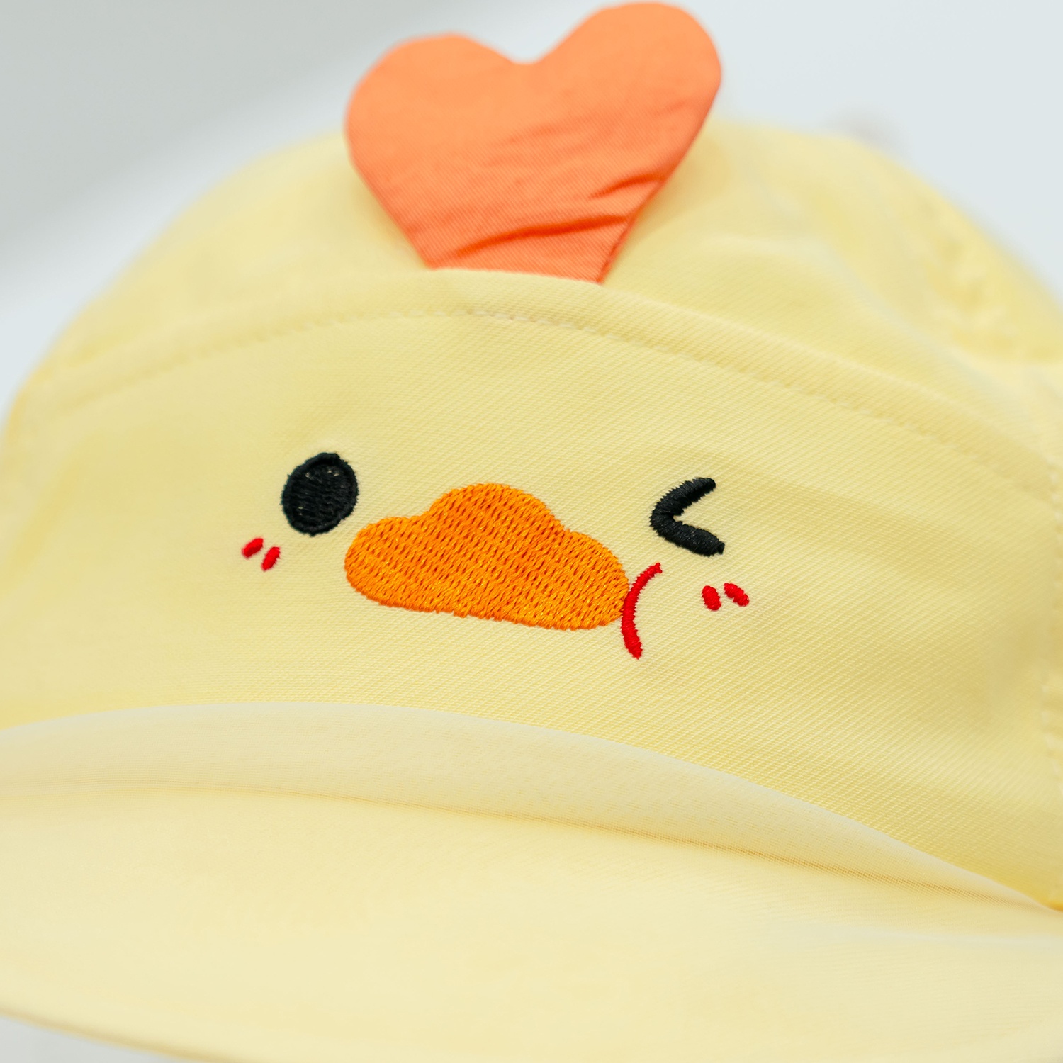 Mũ lưỡi trai phủ voan Kidsplaza thêu vịt DN26 (Vàng) hình 2