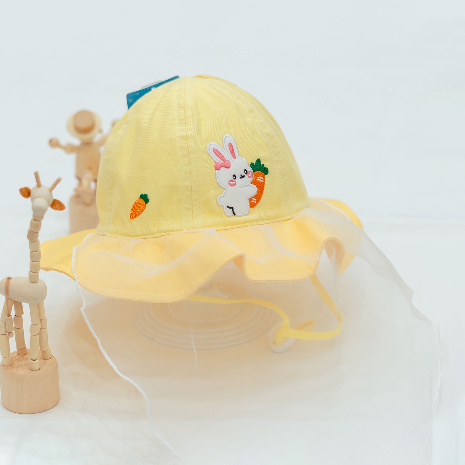 Mũ vành bé gái phủ voan Kidsplaza thêu thỏ cà rốt DN26 (Vàng) hình 1