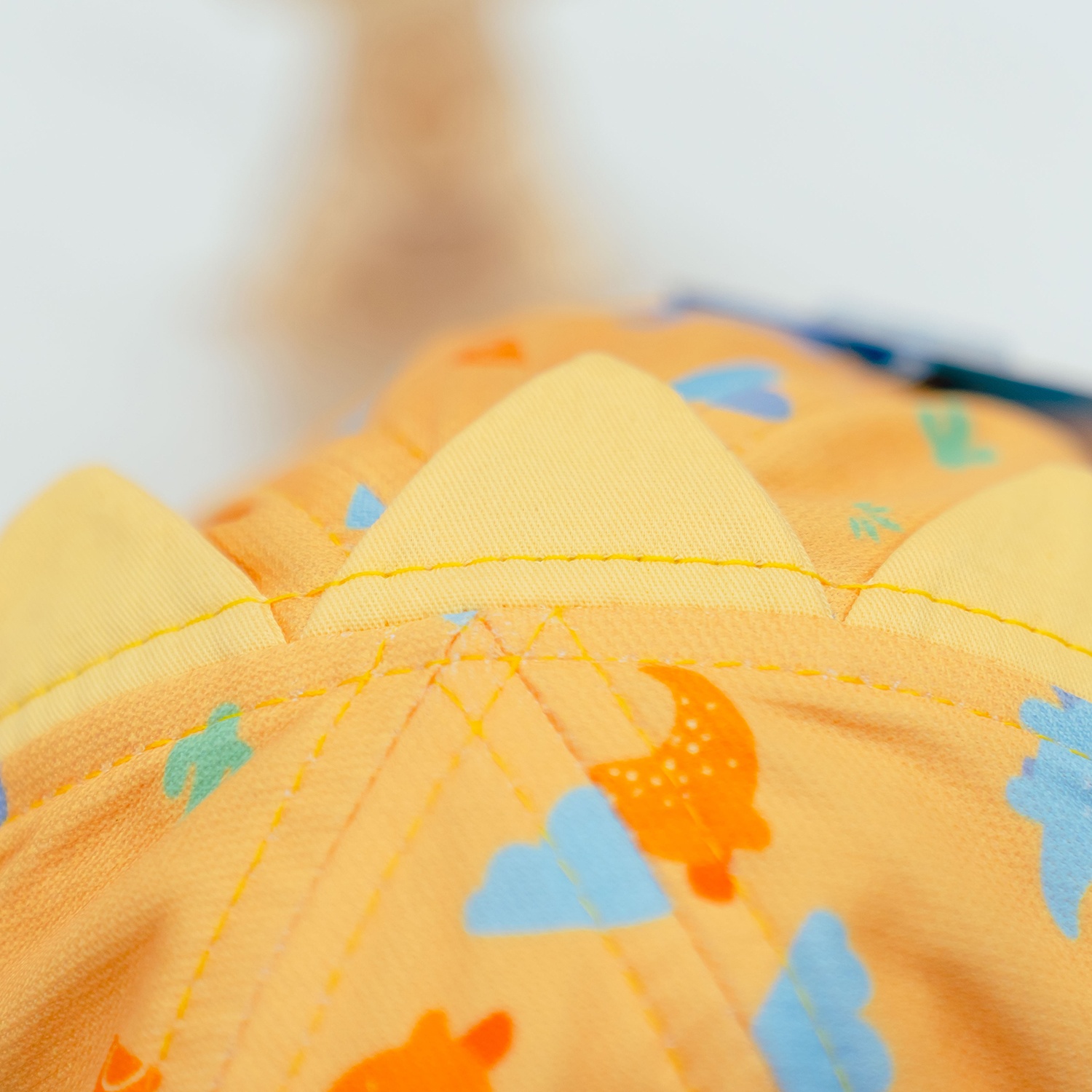 Mũ vành bé trai phủ voan Kidsplaza in khủng long DN26 (Vàng) hình 3