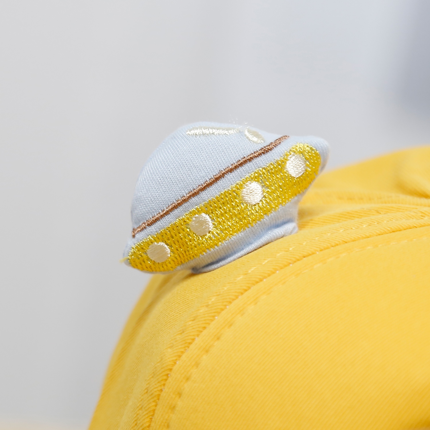 Mũ lưỡi trai KidsPlaza đính 2 tai phi thuyền UFO 25K-H21 Size 48 (Vàng)