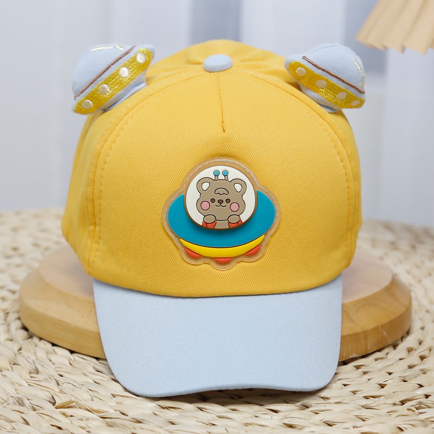 Mũ lưỡi trai KidsPlaza đính 2 tai phi thuyền UFO 25K-H21 Size 48 (Vàng)