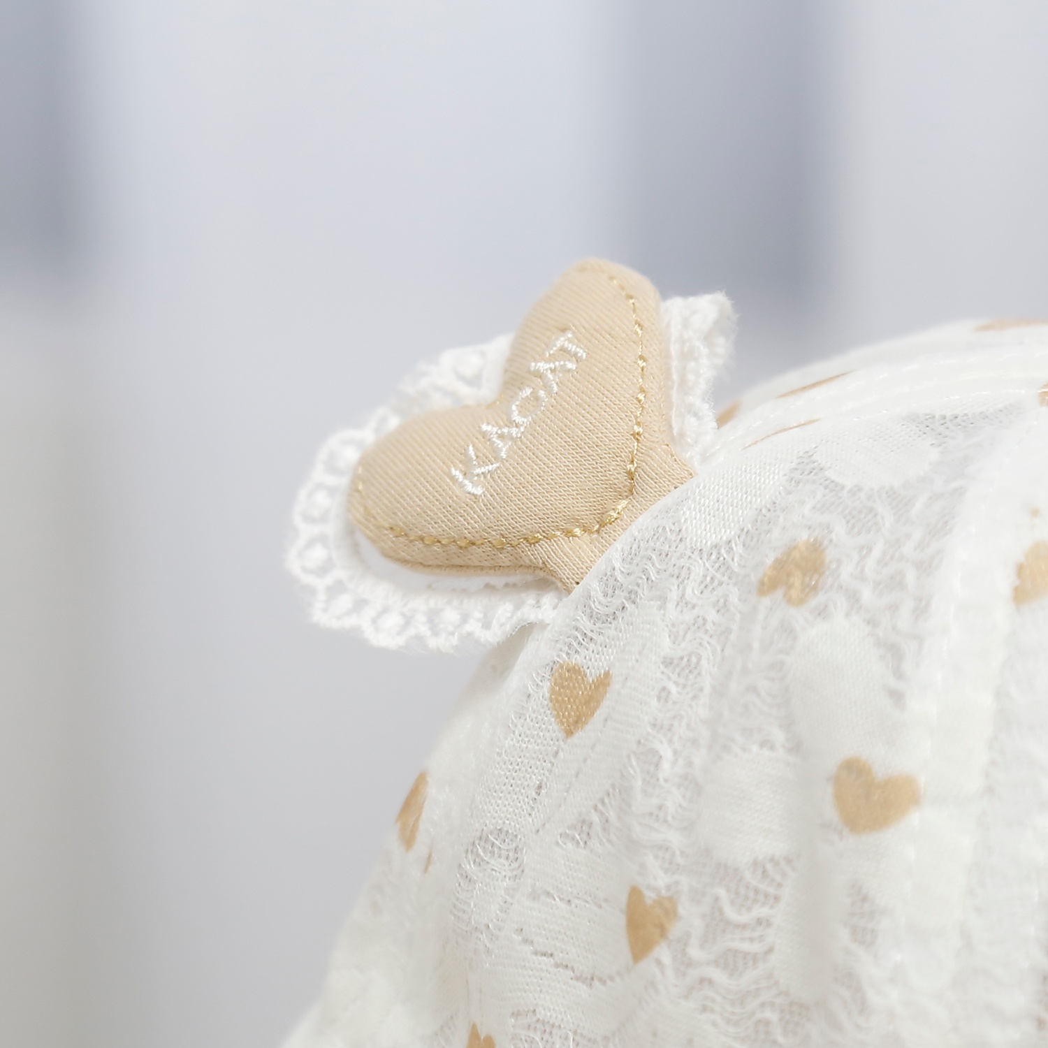 Mũ thời trang KidsPlaza 2 trái tim 25K-H17 Size 48 (Be)