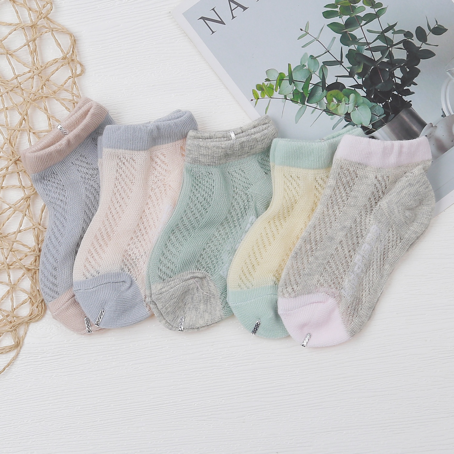 Set 5 đôi tất lưới kẻ dọc cho bé KidsPlaza DK23H hình 1