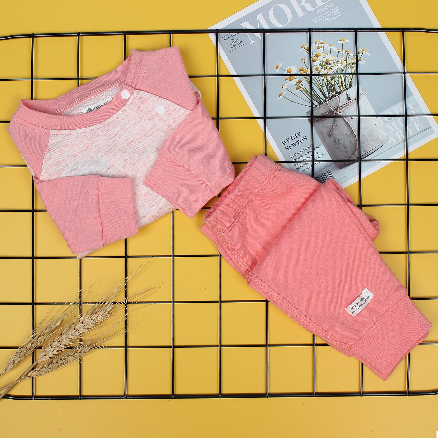 Bộ quần áo bé gái in hình mặt mèo Mamago ND19T  hình 1