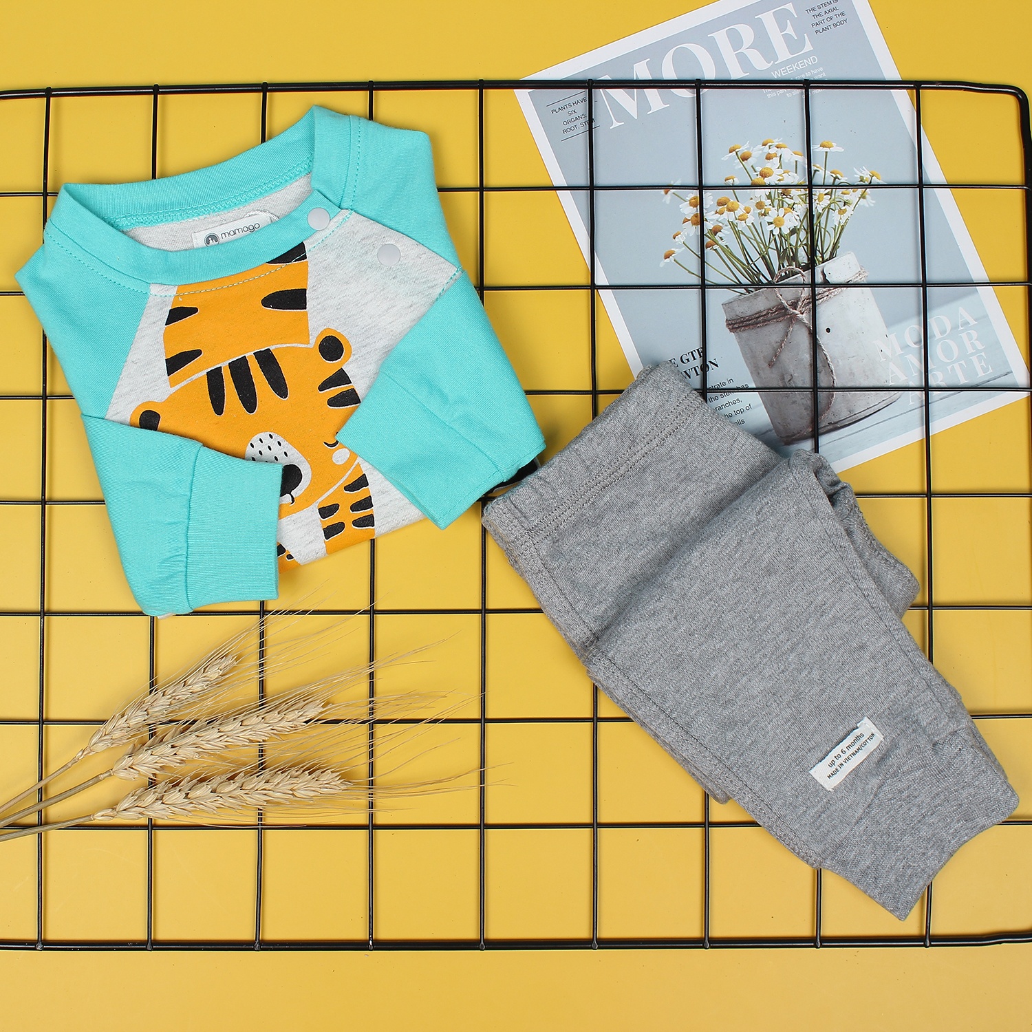 Bộ quần áo bé trai dài tay in hình chú hổ Mamago ND19T hình 1