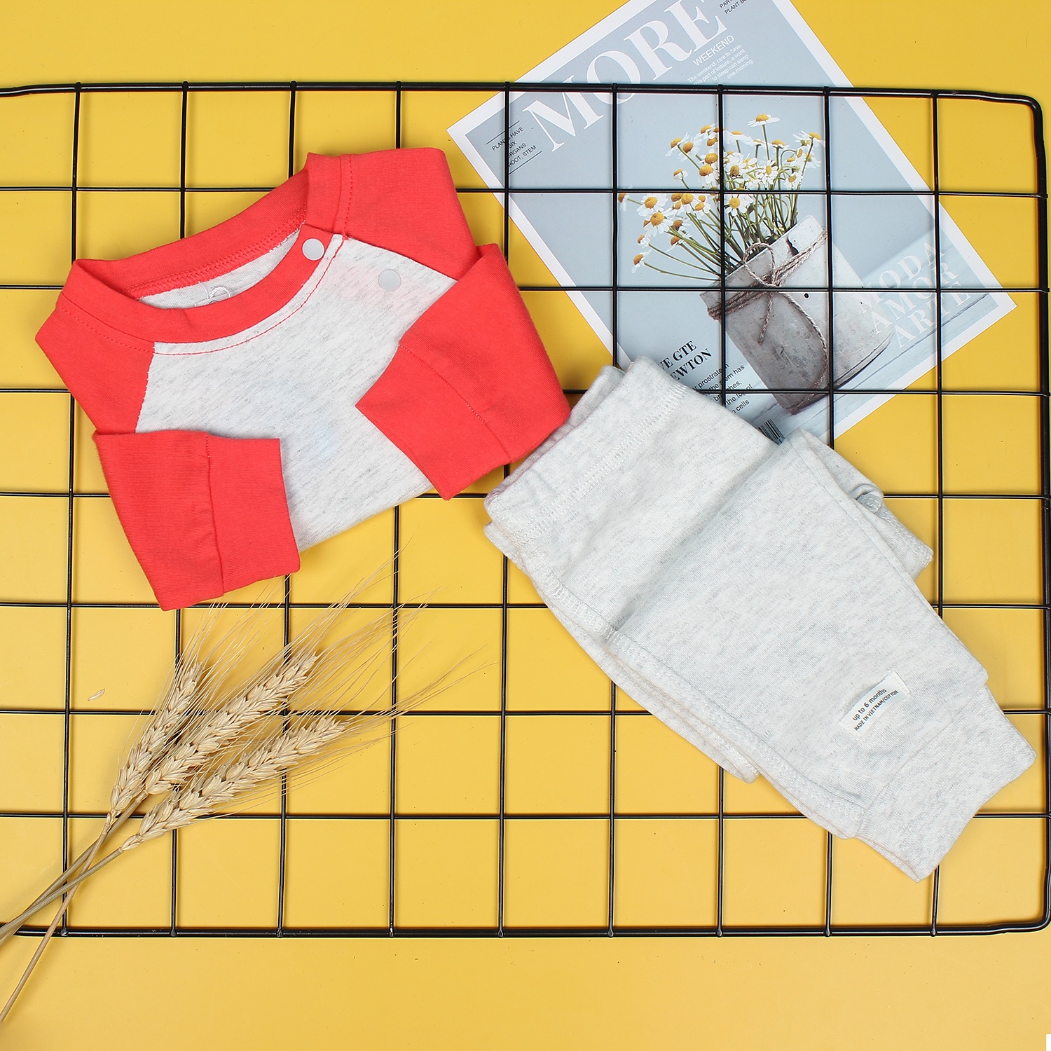 Bộ quần áo bé trai in hình chú cún Mamago ND19T (Đỏ ghi) hình 1