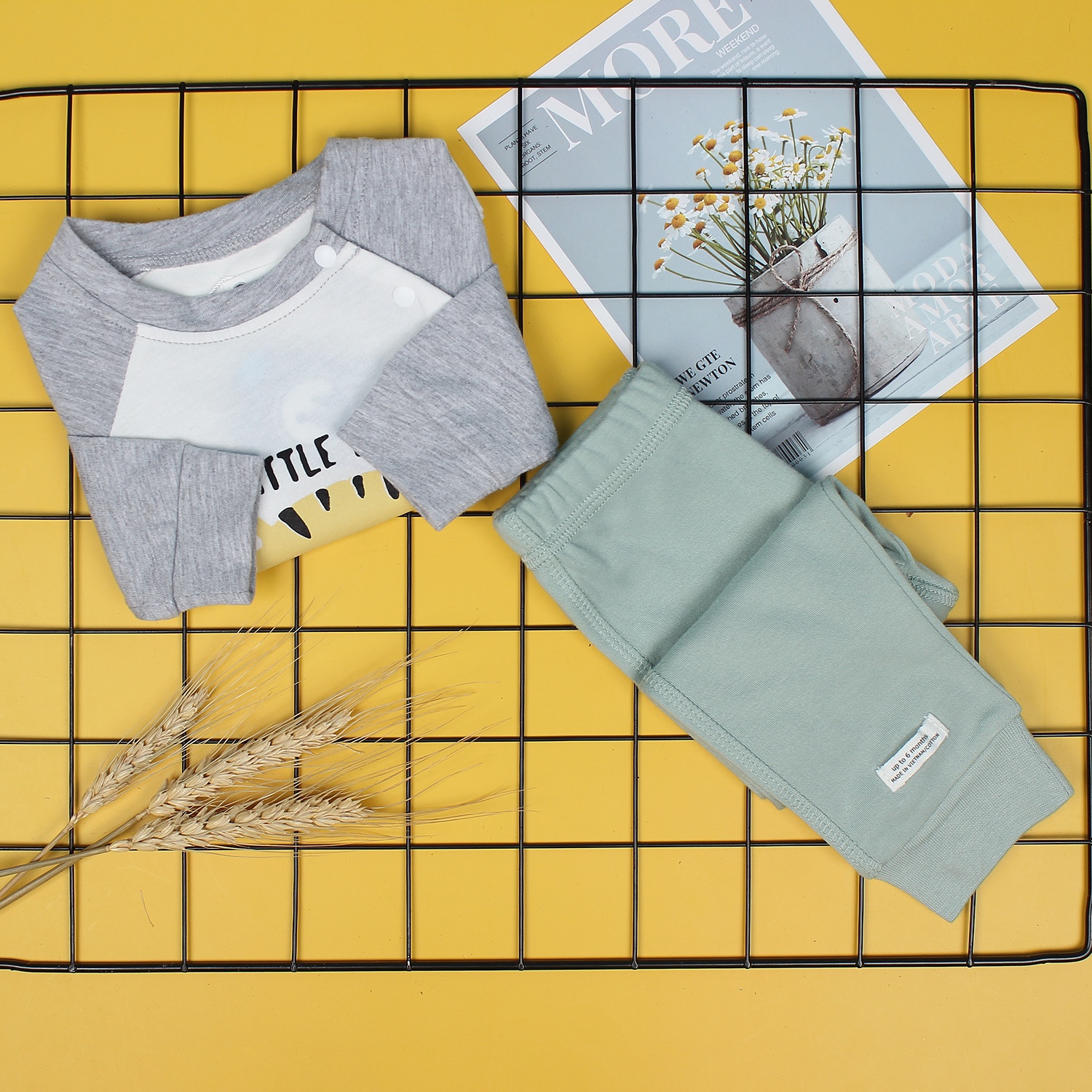 Bộ quần áo bé trai in hình mặt hổ Mamago ND19T (Trắng xanh) hình 1