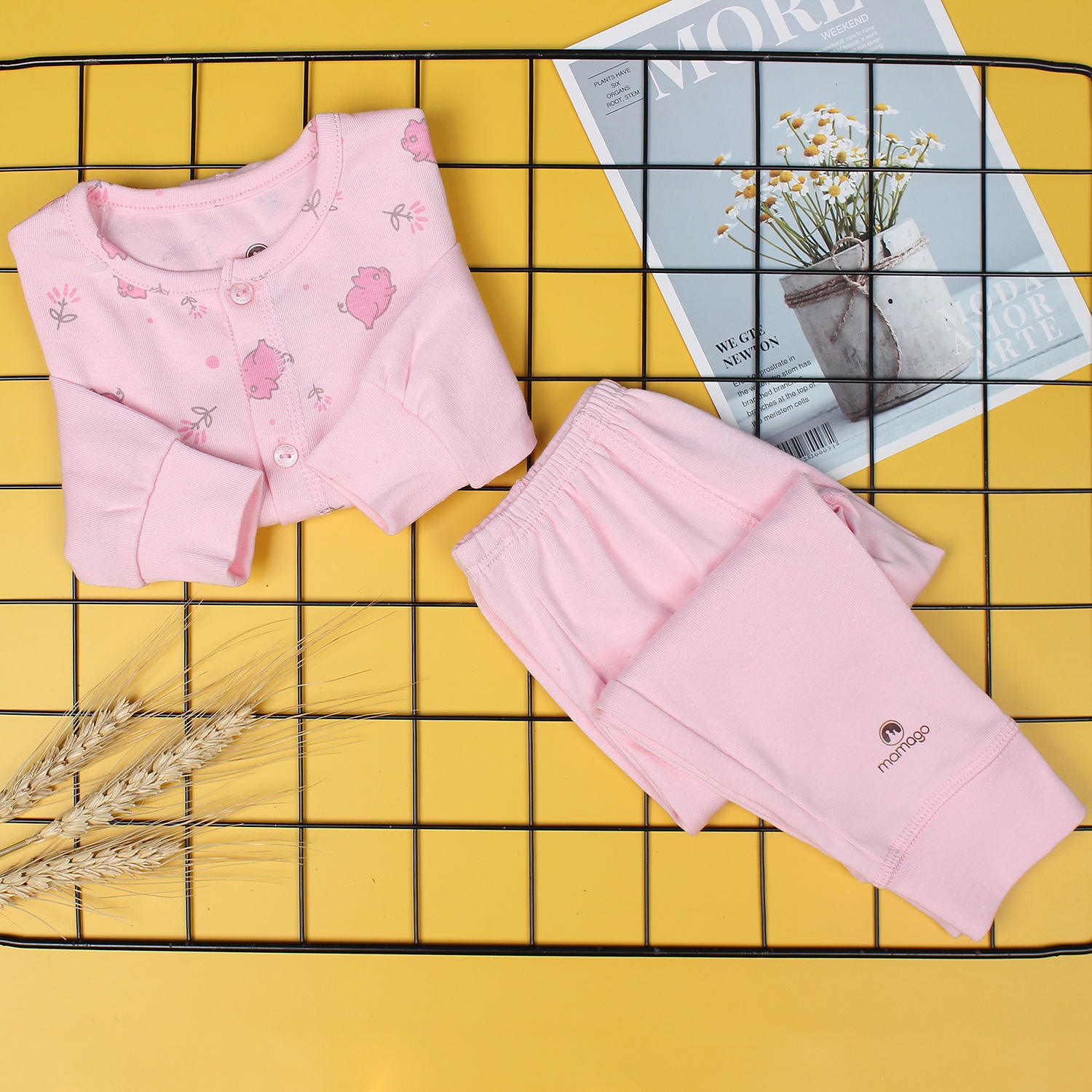 Bộ sơ sinh cài giữa hình chú lợn con in thân Mamago NĐ19 (Hồng)