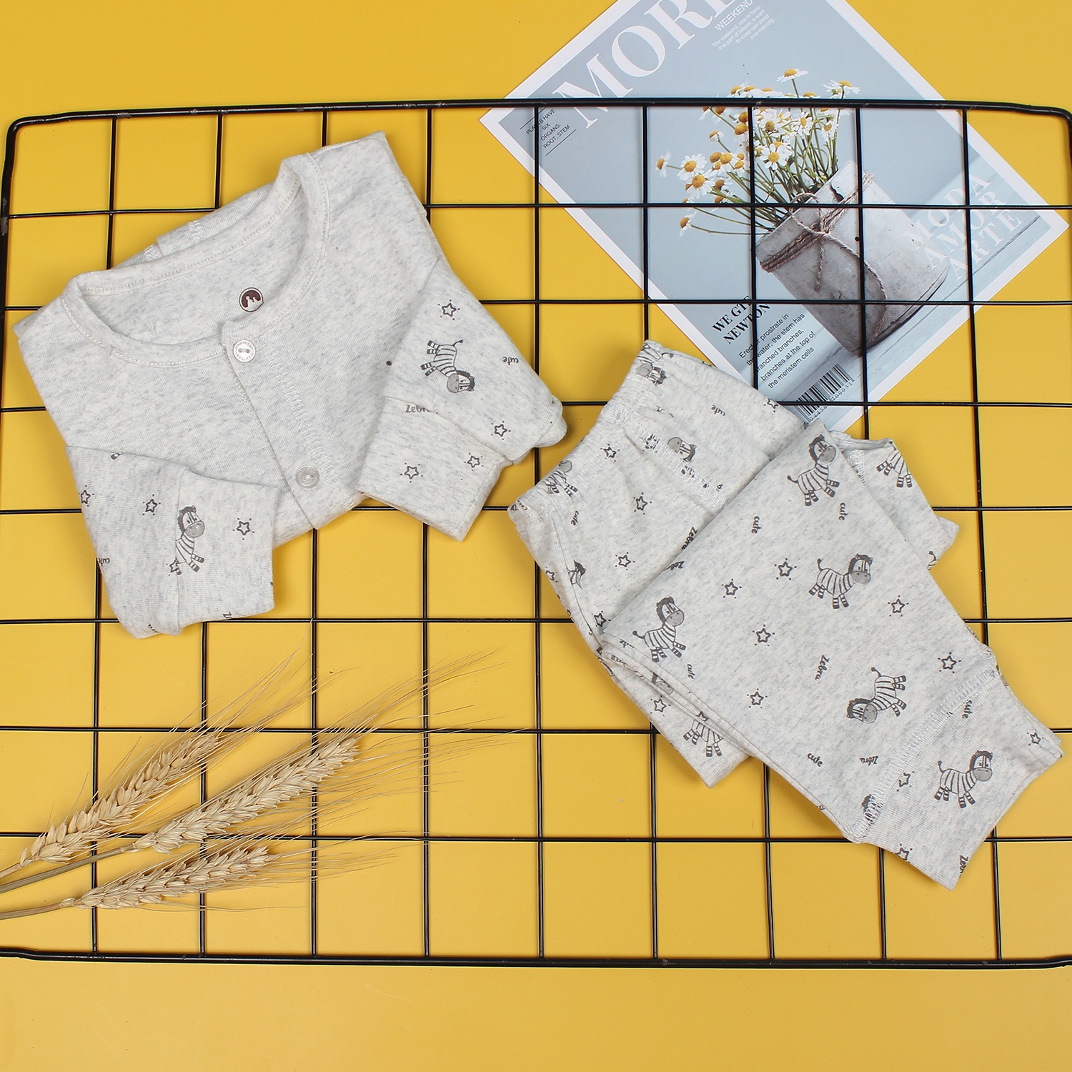 Bộ sơ sinh cài giữa hình chú ngựa vằn in tay Mamago NĐ19 (Ghi) hình 1