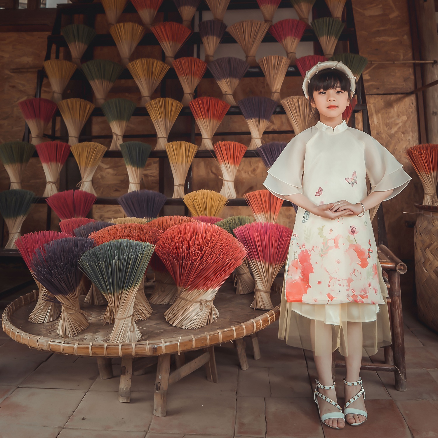 Set áo dài bé gái in hình hoa bướm be M19D Set áo dài bé gái in hình hoa bướm be M19D