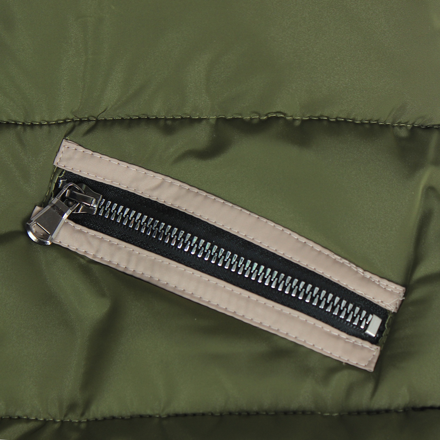 Áo phao bé trai thiết kế túi khóa ngực hình 4