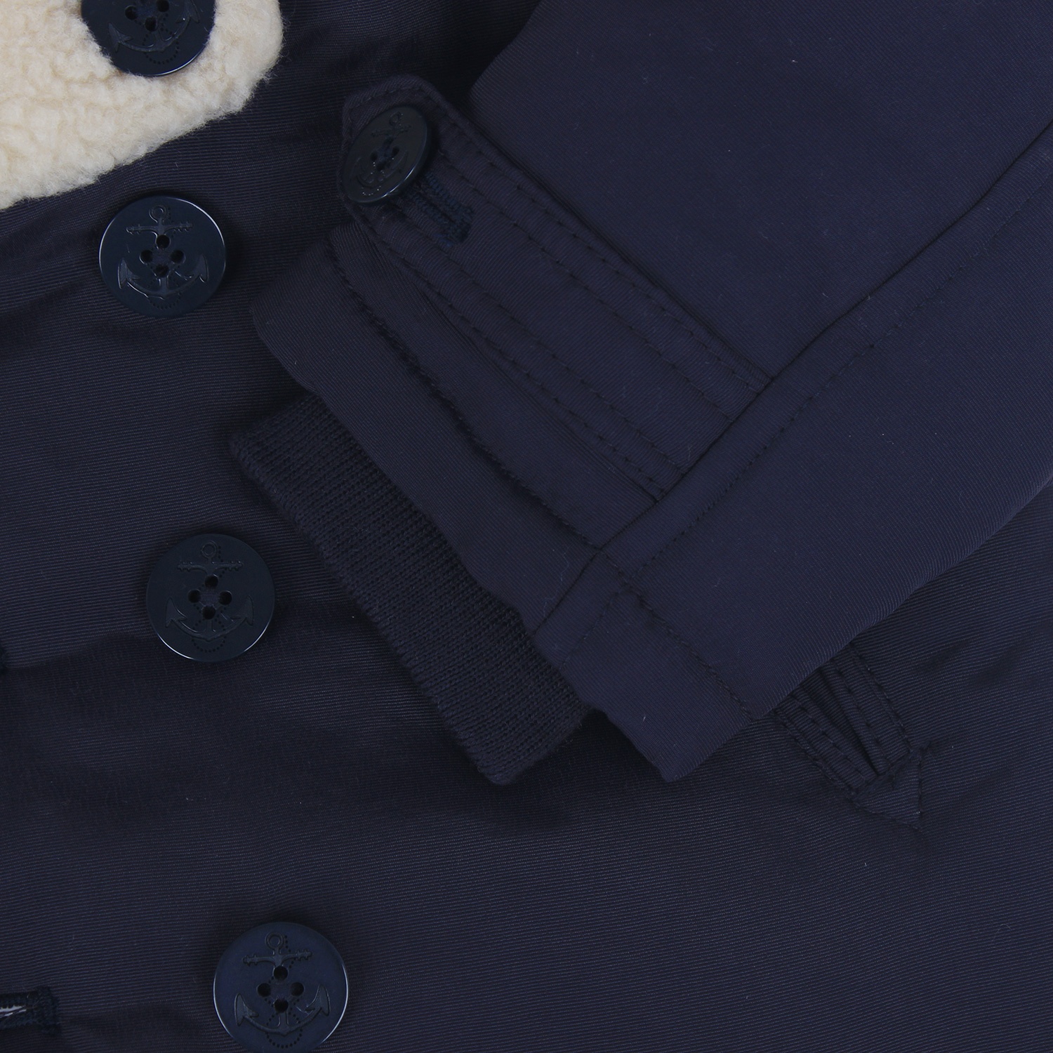 Áo phao thời trang Bass Việt Nam hình 3