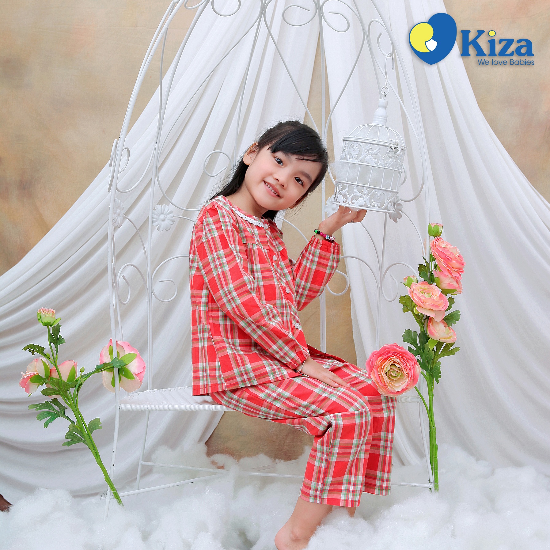 Bộ Pijama bé gái kẻ caro đỏ Kiza hình 1