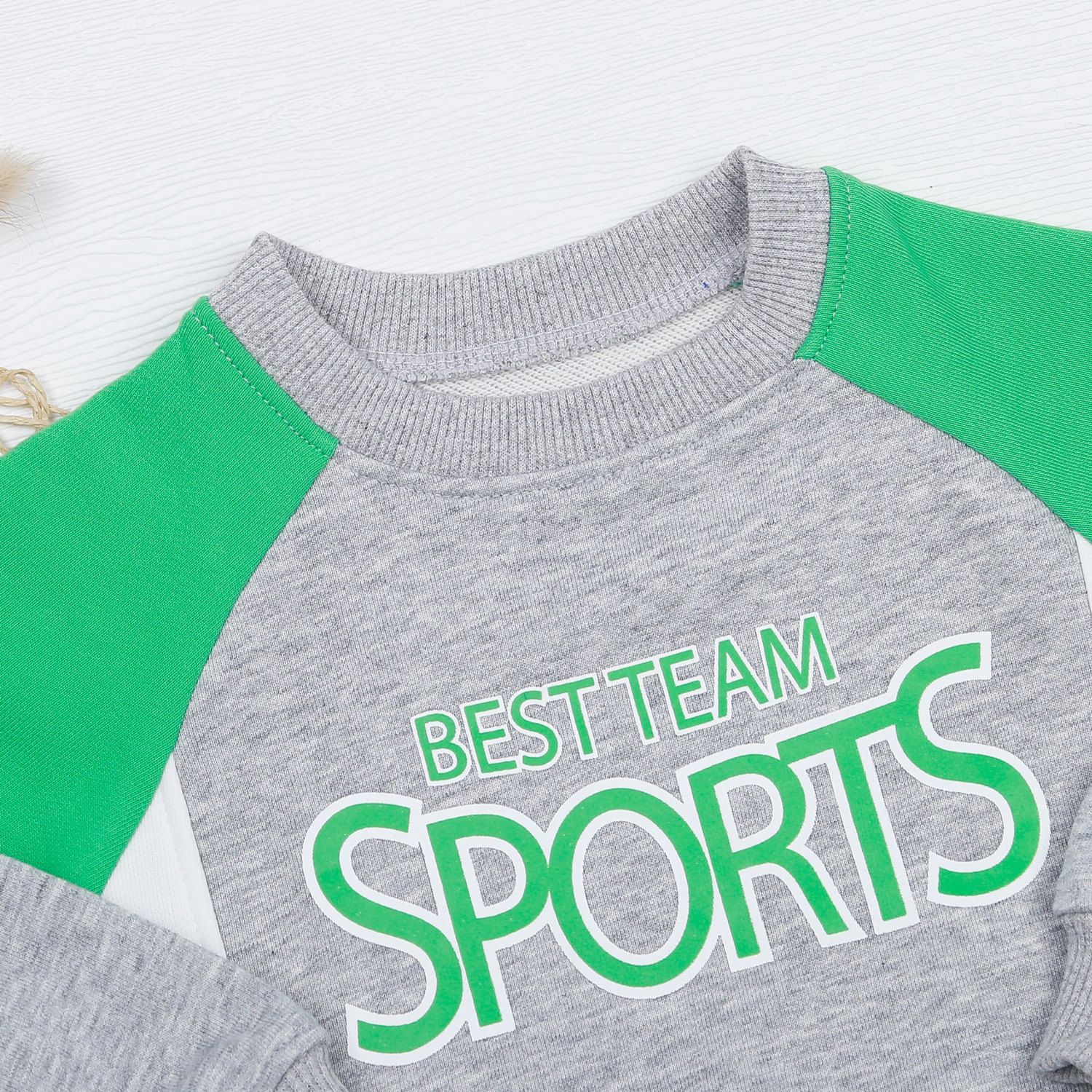 Bộ quần áo bé trai KidsPlaza năng động in Spors HN22D hình 3