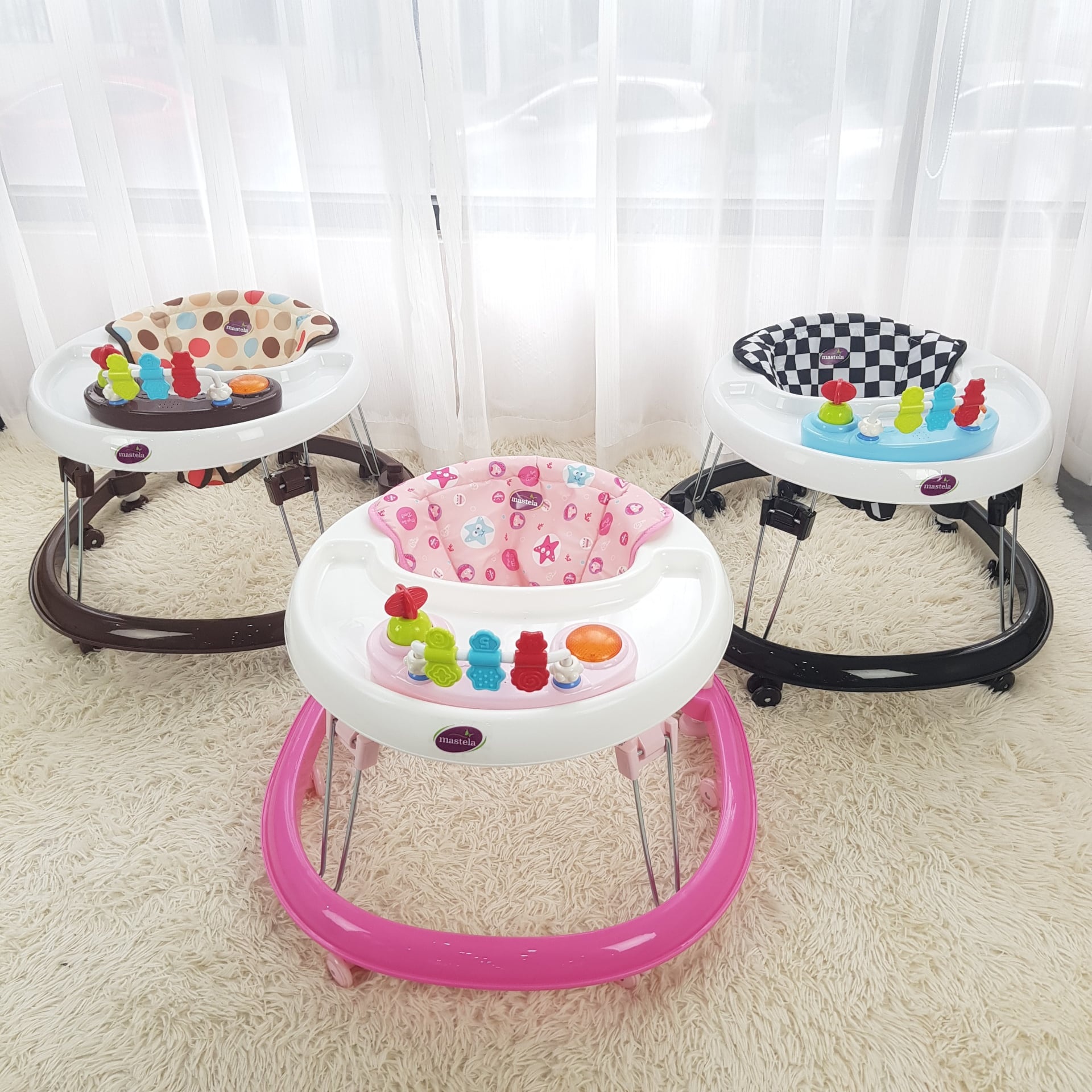 Xe tập đi Mastela W2002 có nhiều màu sắc cho bé lựa chọn