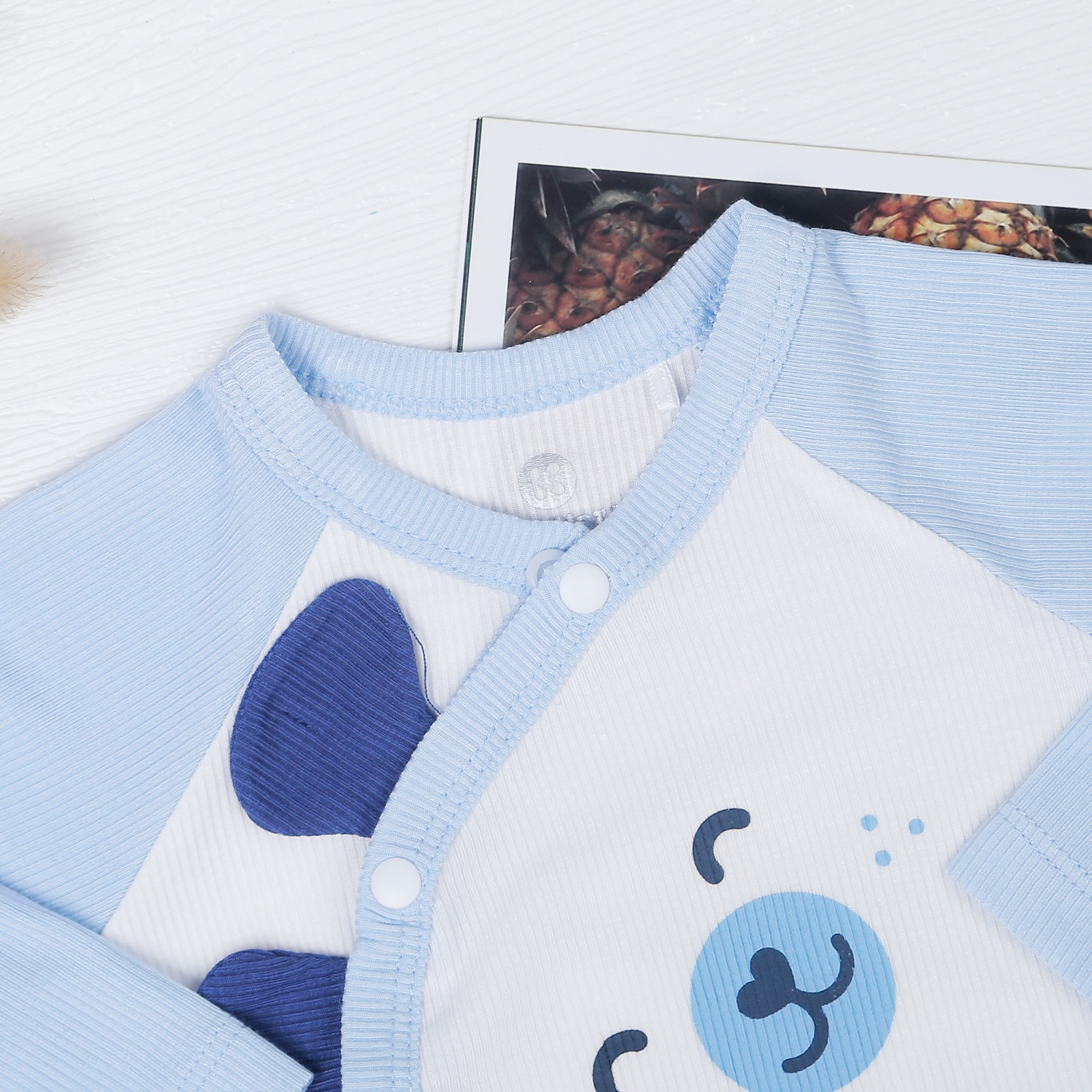 Bộ sơ sinh dài tay cài lệch kẻ tăm KidsPlaza ND22T (trắng xanh) hình 4