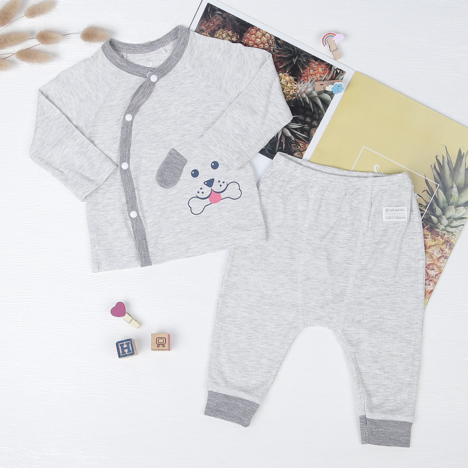 Bộ sơ sinh dài tay cài lệch kẻ tăm KidsPlaza ND22T (Ghi) hình 1