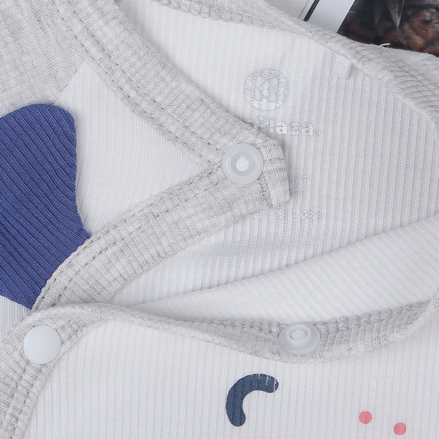 Bộ sơ sinh cài lệch dài tay kẻ tăm KidsPlaza ND22T (trắng ghi) hình 4