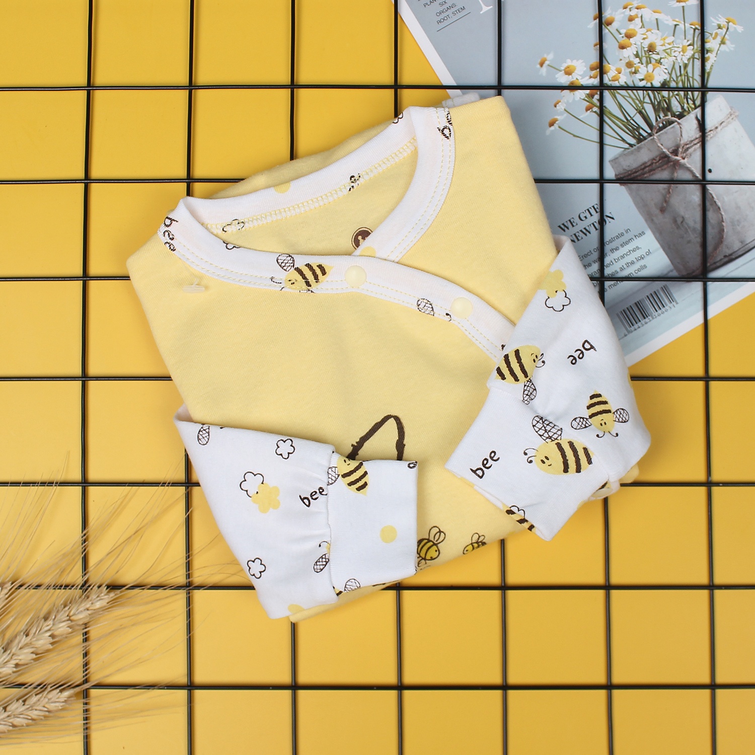 Bộ body sơ sinh dài tay Mamago NĐ19 in hình chú ong (Vàng) hình 1