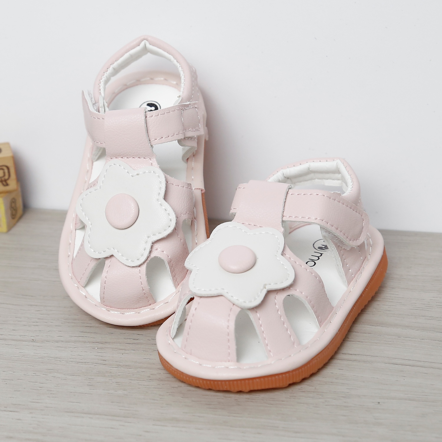 Dép sandal tập đi kèn Mamago 25M-S2 gắn hoa (Hồng) 