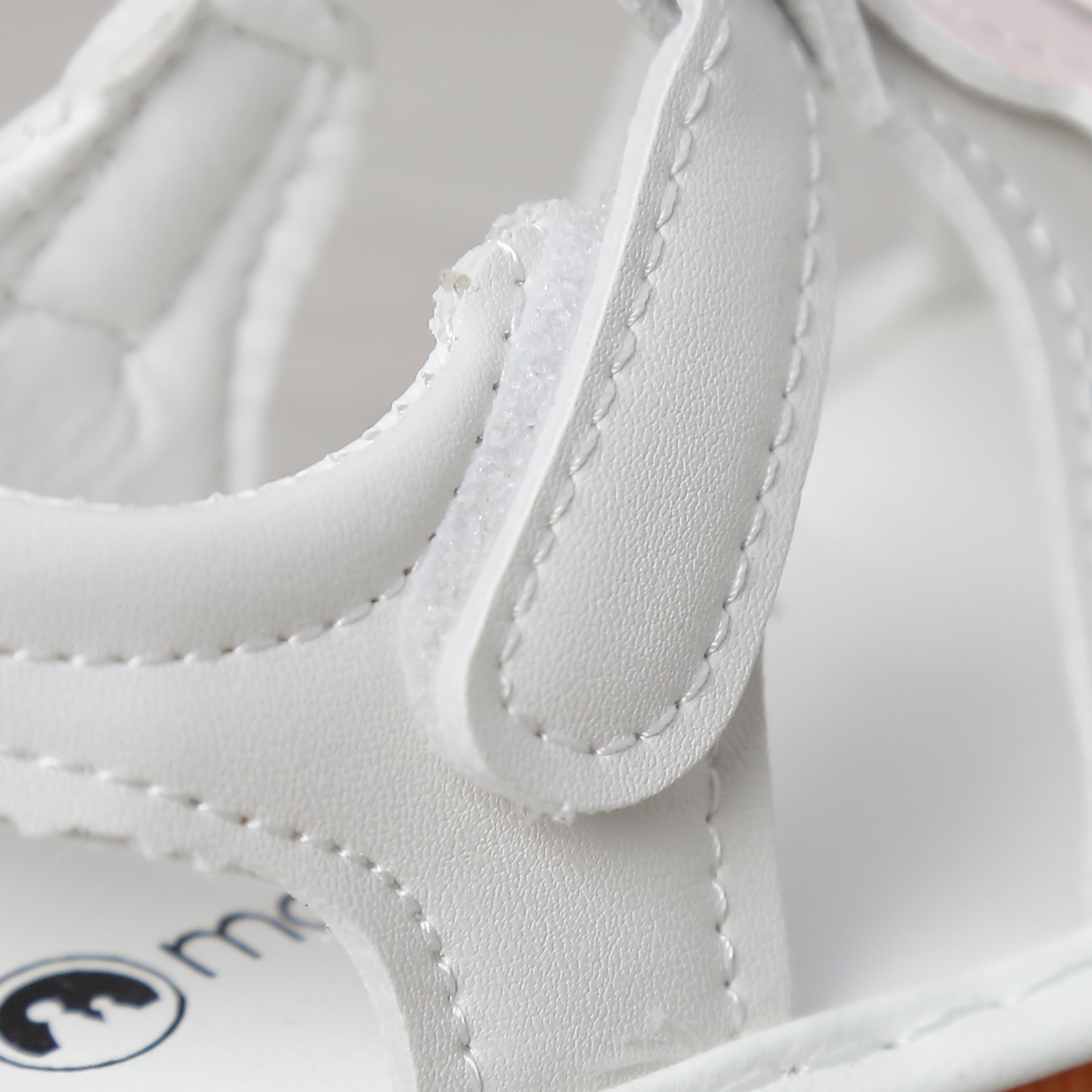 Dép sandal tập đi kèn Mamago 25M-S2 gắn hoa (Trắng) hình 4