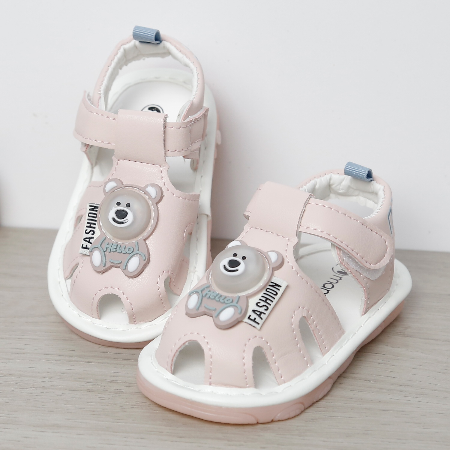 Dép sandal tập đi kèn Mamago 25MS4 gắn gấu (Hồng)