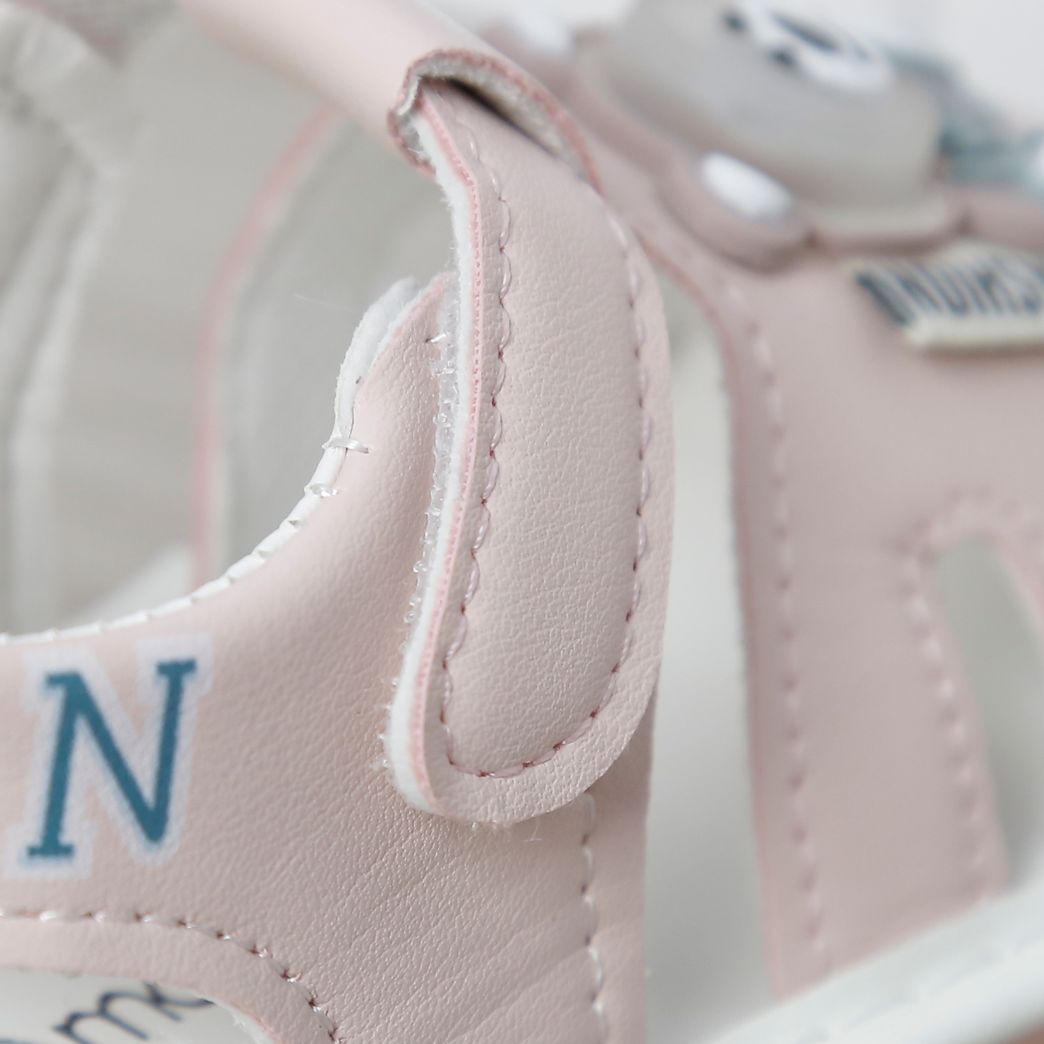 Dép sandal tập đi kèn Mamago 25MS4 gắn gấu (Hồng)