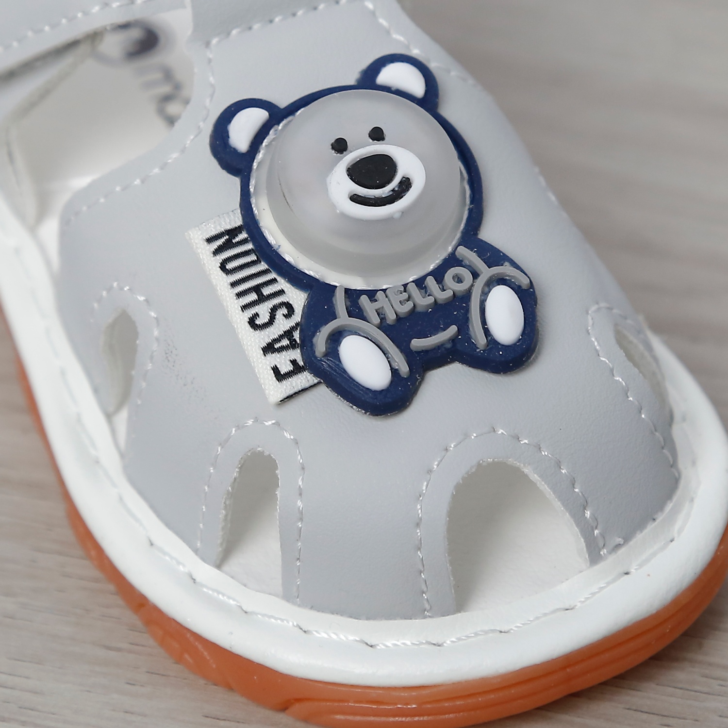 Dép sandal tập đi kèn Mamago 25MS4 gắn gấu (Xám)