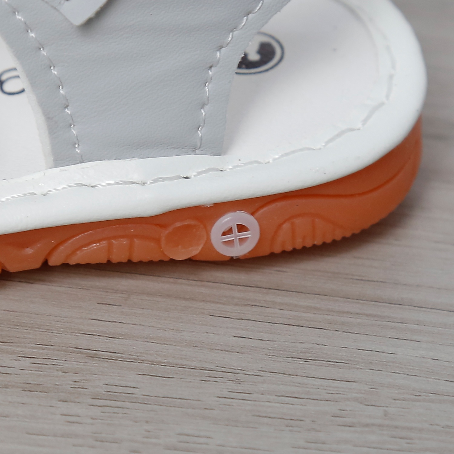 Dép sandal tập đi kèn Mamago 25MS4 gắn gấu (Xám)