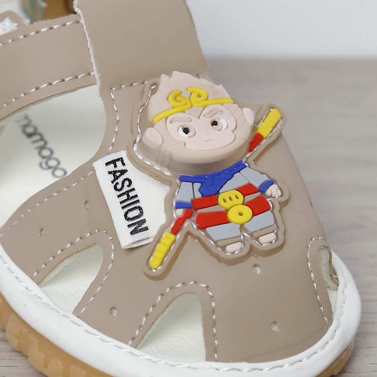 Dép sandal tập đi kèn Mamago 25MS5 gắn Monkey (Nâu)