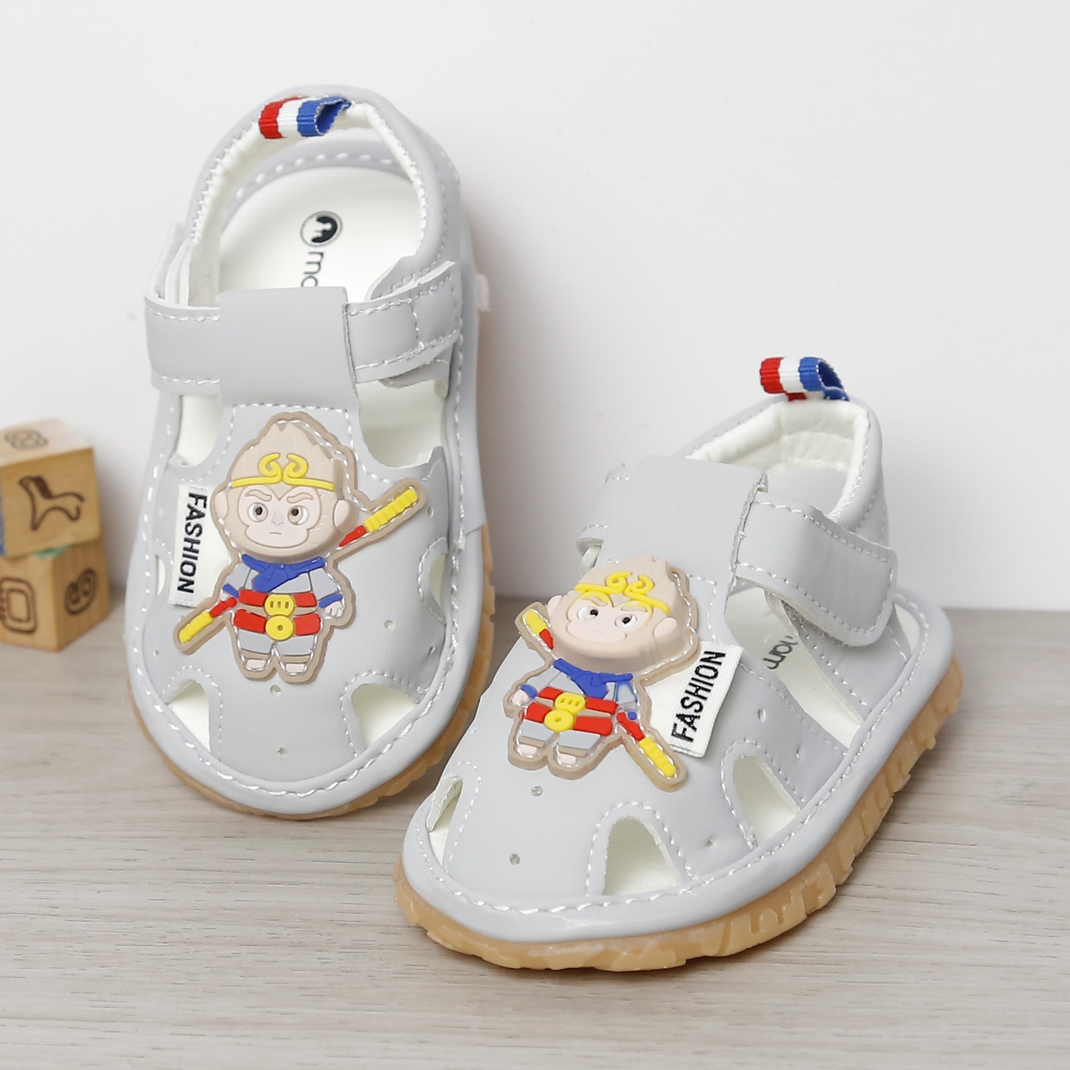 Dép sandal tập đi kèn Mamago 25MS5 gắn Monkey (Xám)