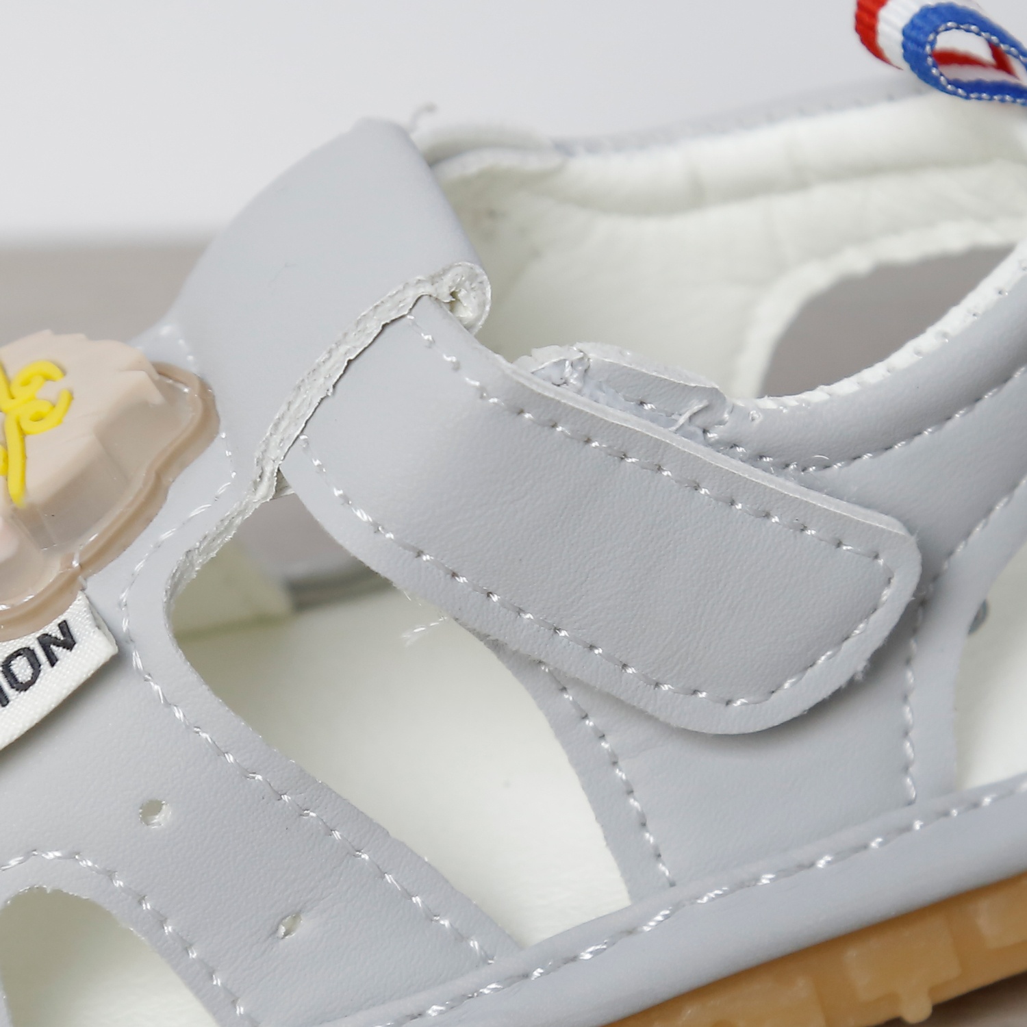 Dép sandal tập đi kèn Mamago 25MS5 gắn Monkey (Xám) 