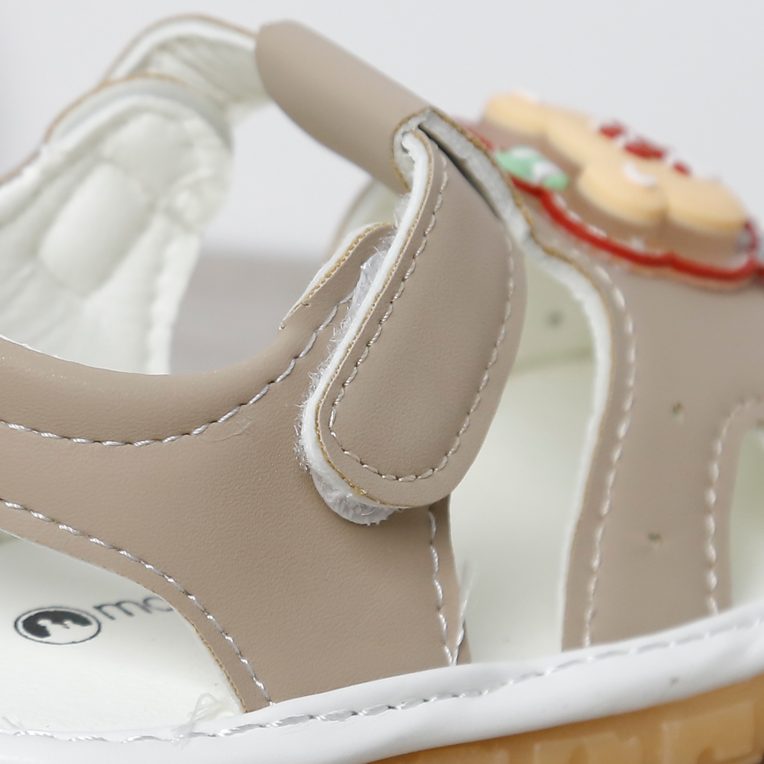 Dép sandal tập đi kèn Mamago 25MS6 gắn gấu (Nâu) 