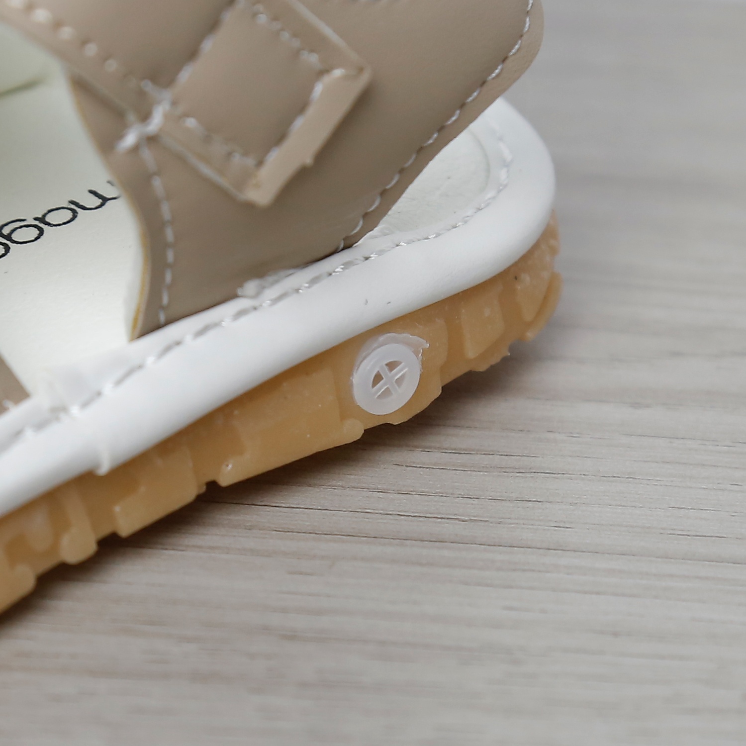 Dép sandal tập đi kèn Mamago 25MS6 gắn gấu (Nâu) 